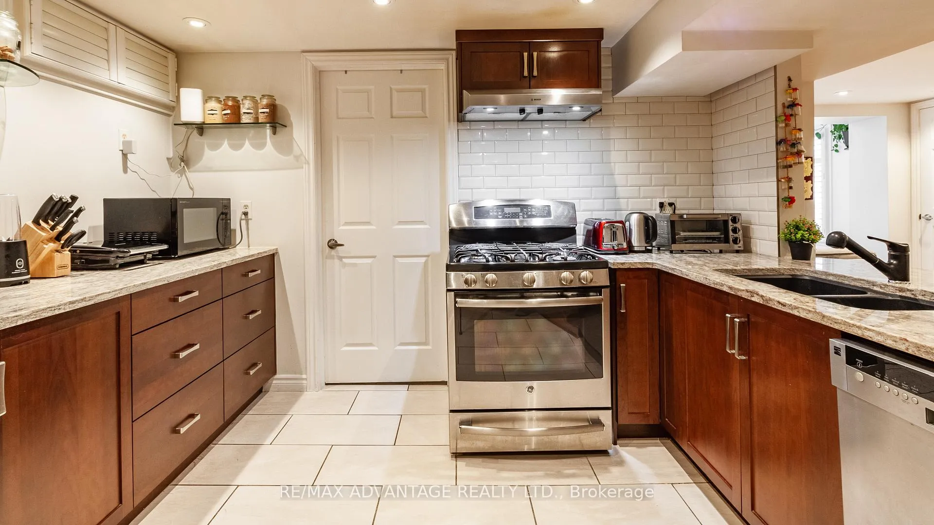 Photo 25 of 190 Fairview Avenue, St. Thomas — HOMEH