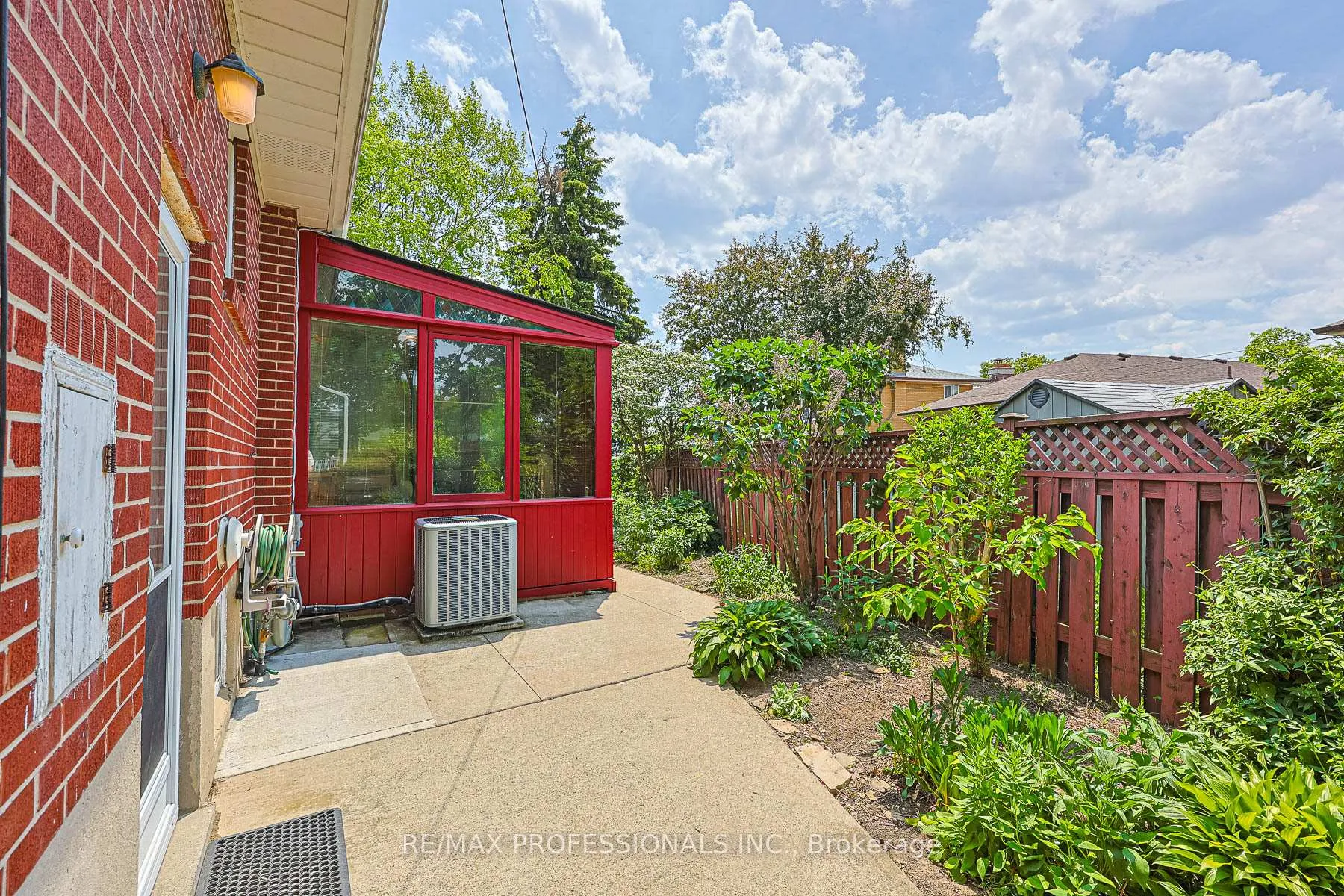 Photo 37 of 3 Embers Drive, Etobicoke, Eringate-Centennial-West Deane — HOMEH