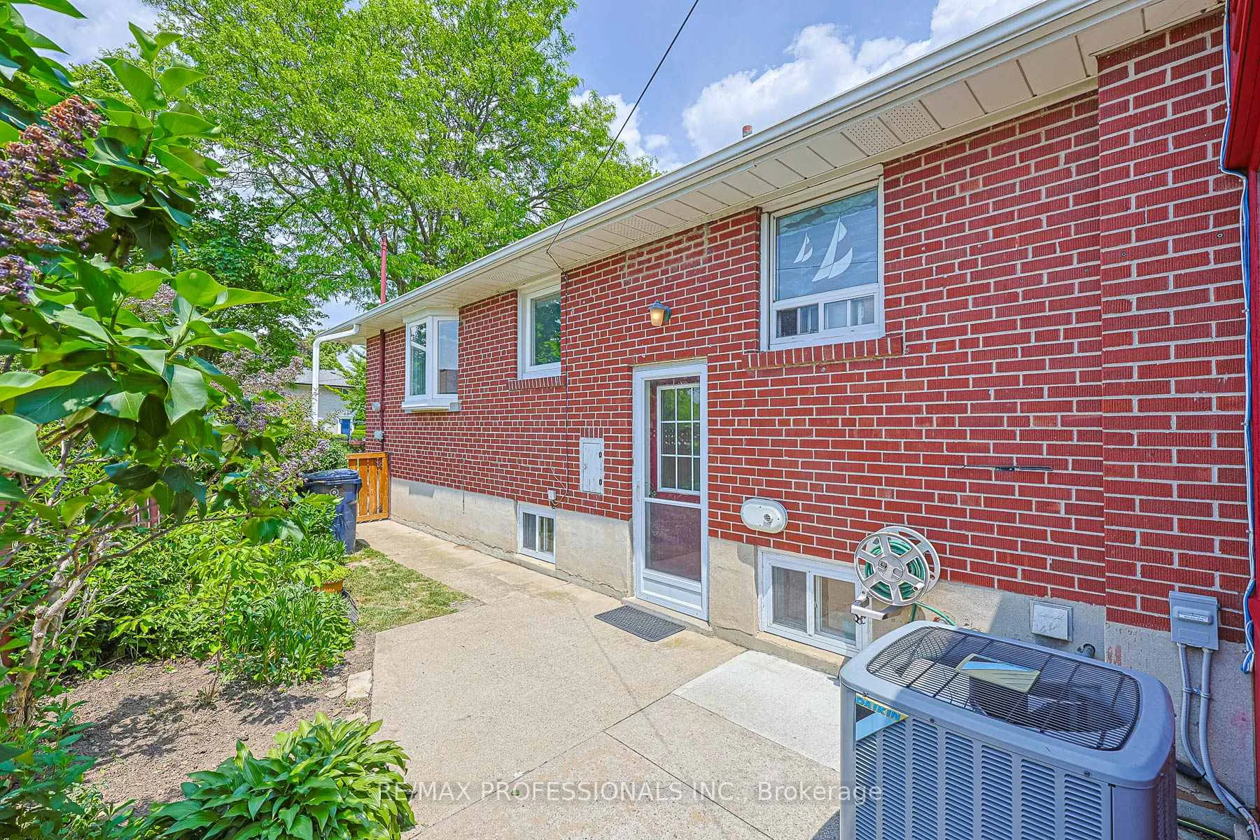 Photo 38 of 3 Embers Drive, Etobicoke, Eringate-Centennial-West Deane — HOMEH