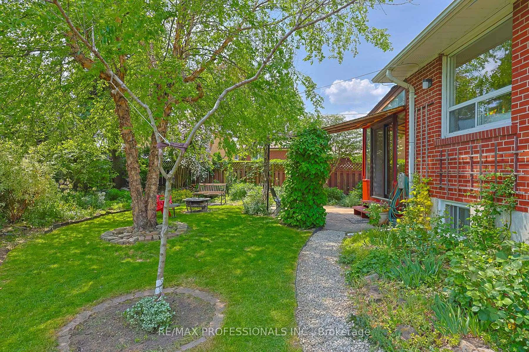 Photo 42 of 3 Embers Drive, Etobicoke, Eringate-Centennial-West Deane — HOMEH
