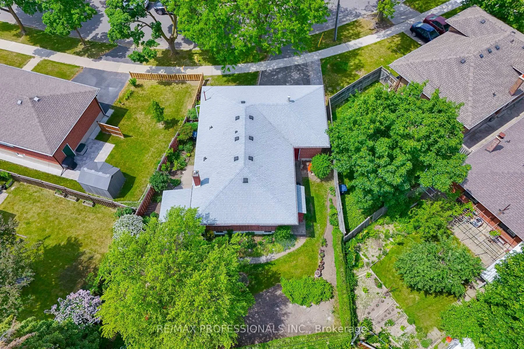Photo 45 of 3 Embers Drive, Etobicoke, Eringate-Centennial-West Deane — HOMEH