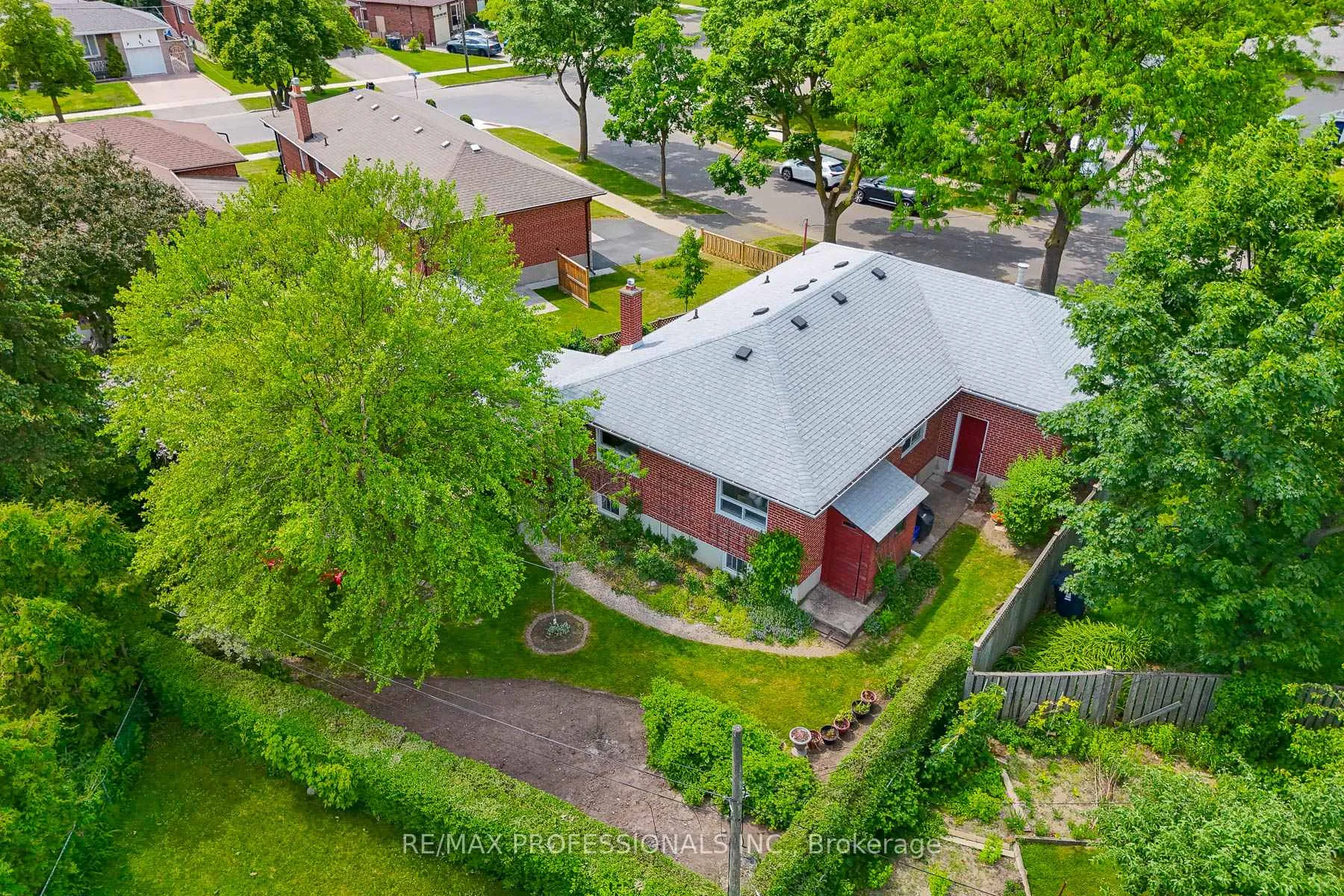 Photo 46 of 3 Embers Drive, Etobicoke, Eringate-Centennial-West Deane — HOMEH