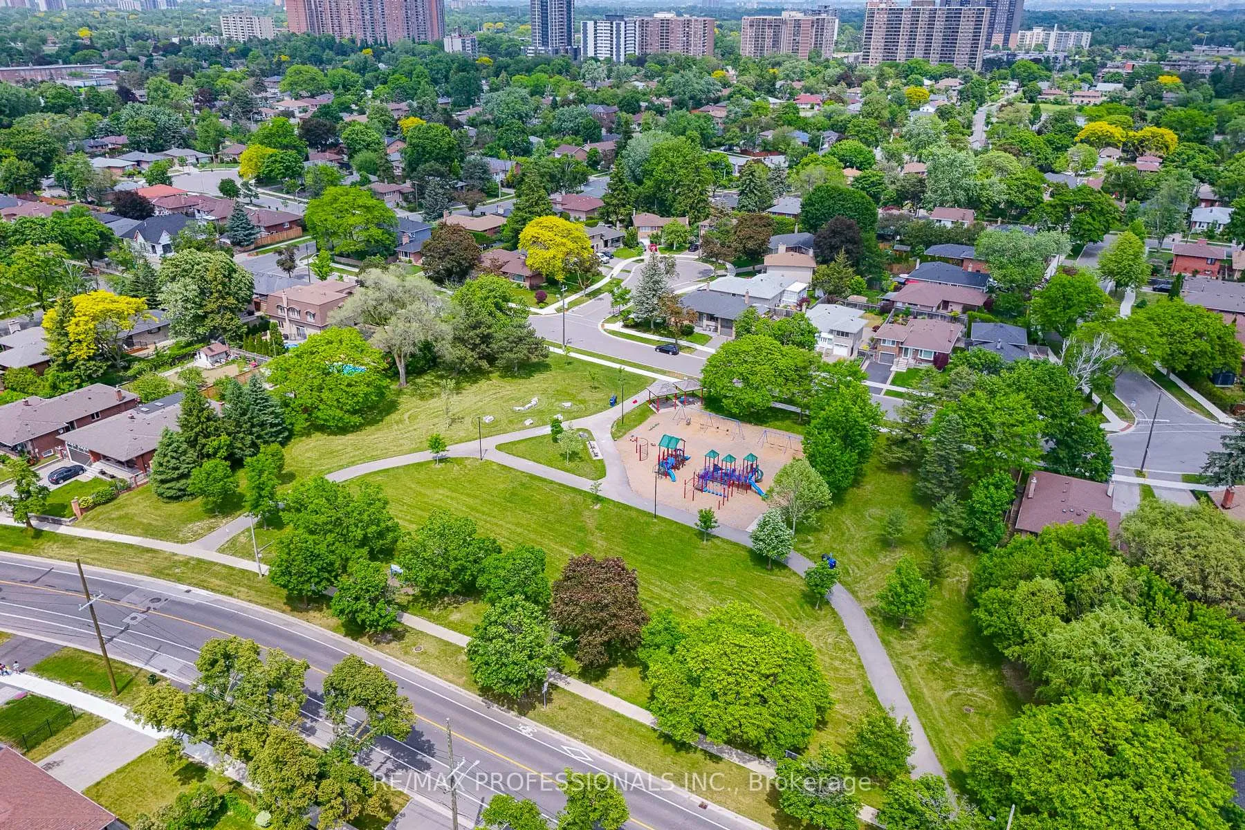 Photo 47 of 3 Embers Drive, Etobicoke, Eringate-Centennial-West Deane — HOMEH