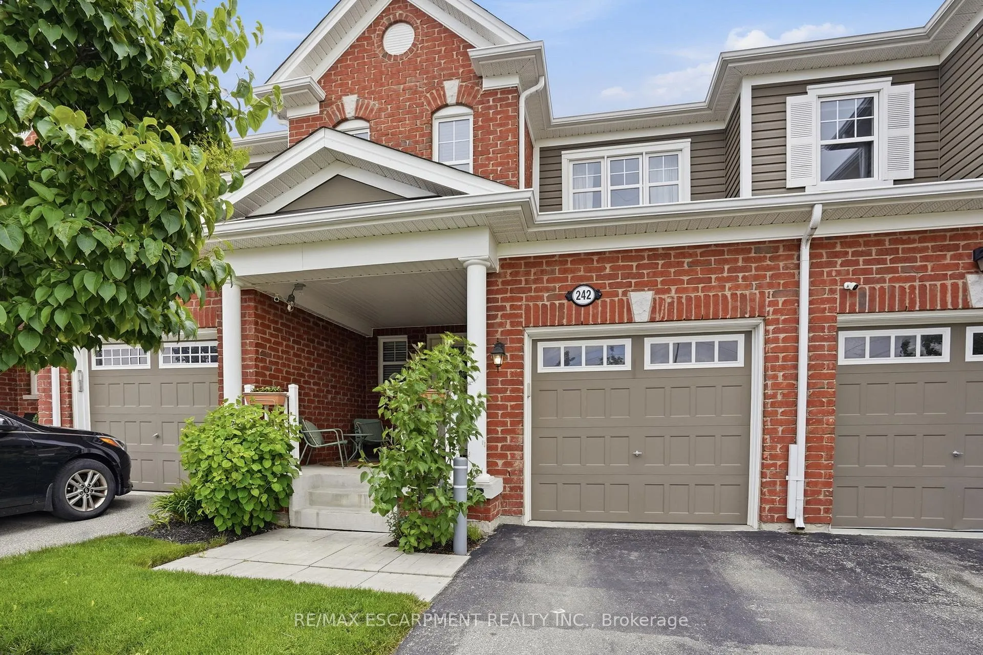 Photo 3 of 242 Waterbrook Lane, Kitchener, Doon South — HOMEH