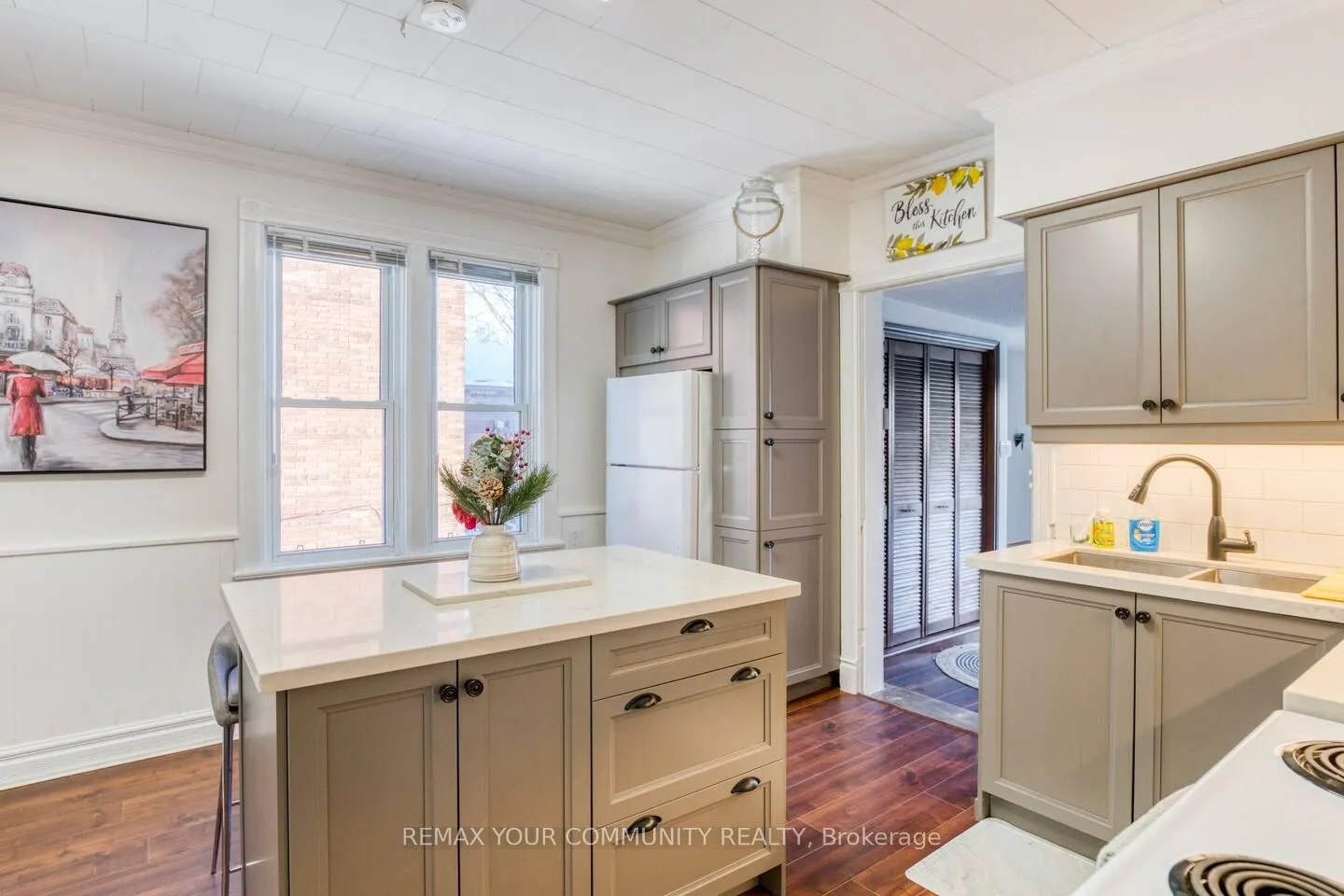 Photo 8 of 44 Brock Street, Barrie, 400 North — HOMEH