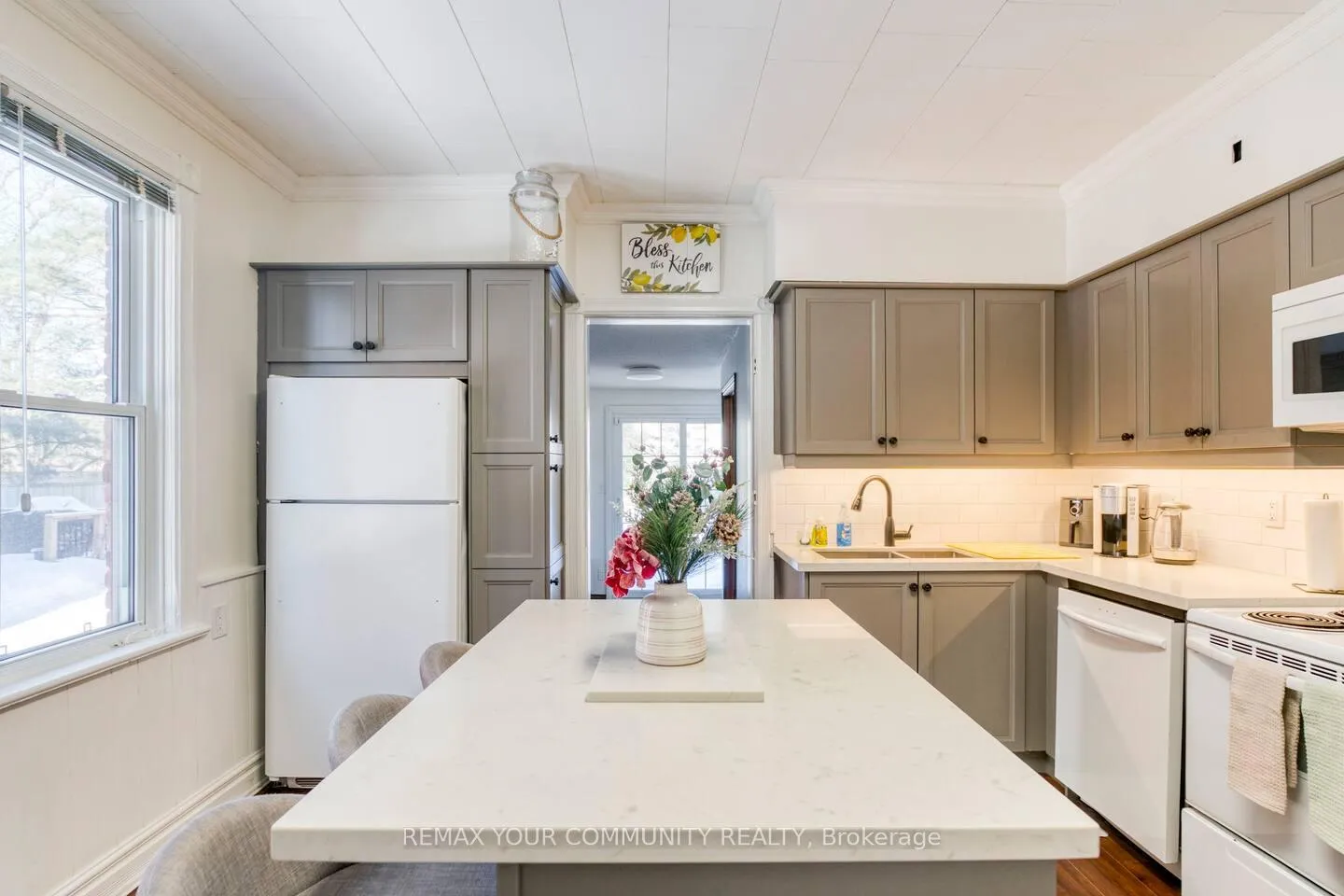 Photo 9 of 44 Brock Street, Barrie, 400 North — HOMEH