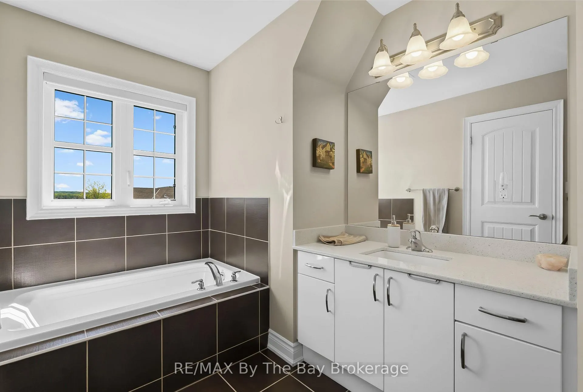 Photo 35 of 127 Wycliffe Cove, Tay, Victoria Harbour — HOMEH