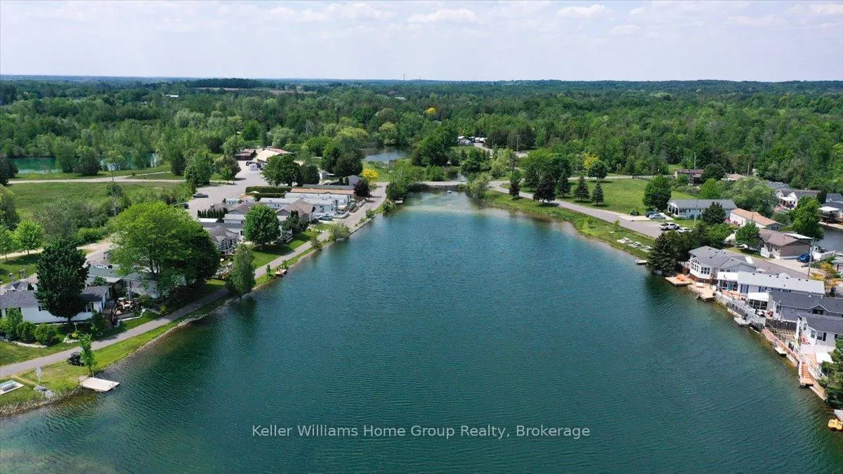 Photo 3 of 10 Hemlock Crescent, Puslinch, Rural Puslinch East — HOMEH