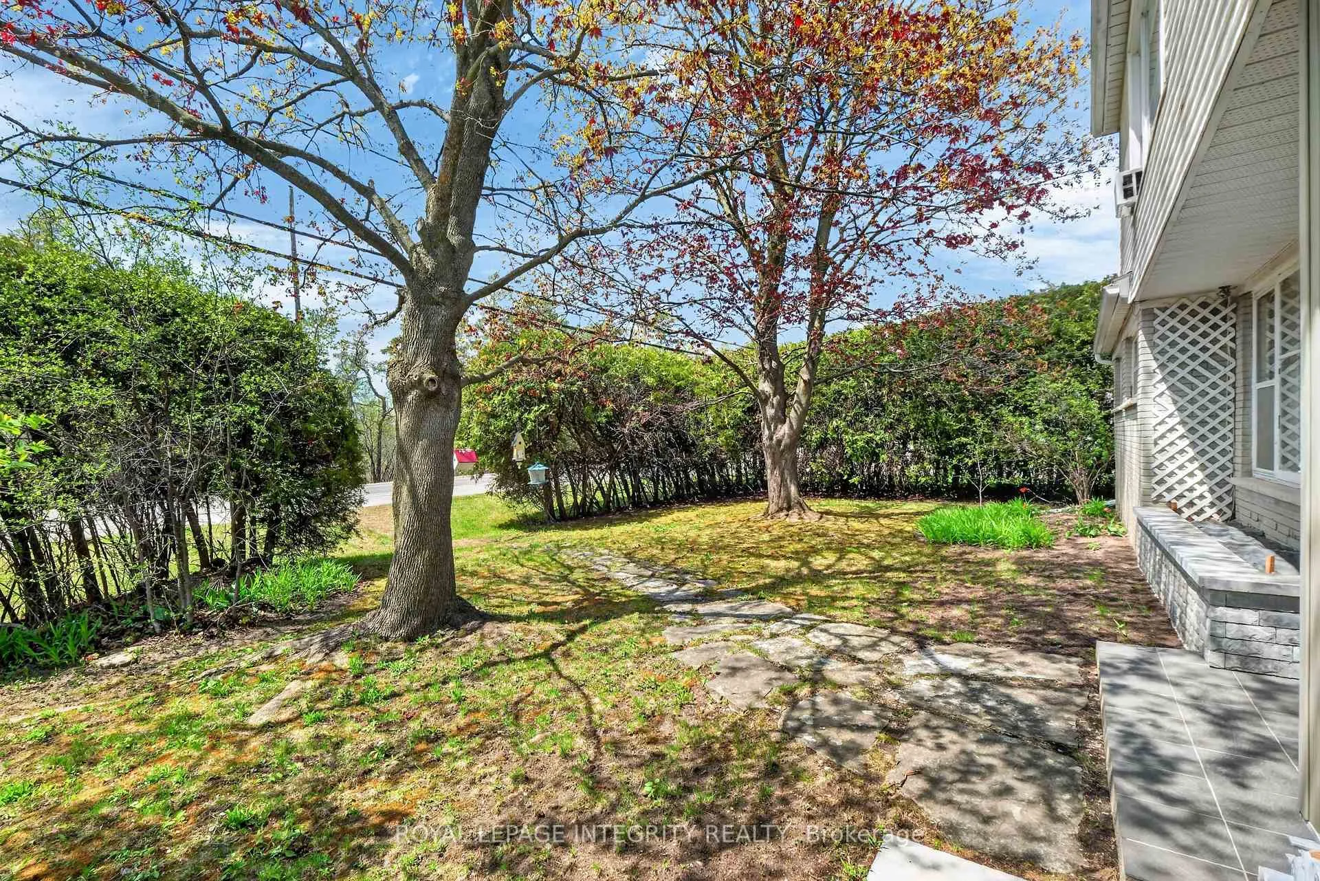 Photo 4 of 957 Blair Road, Ottawa, Cardinal Heights — HOMEH