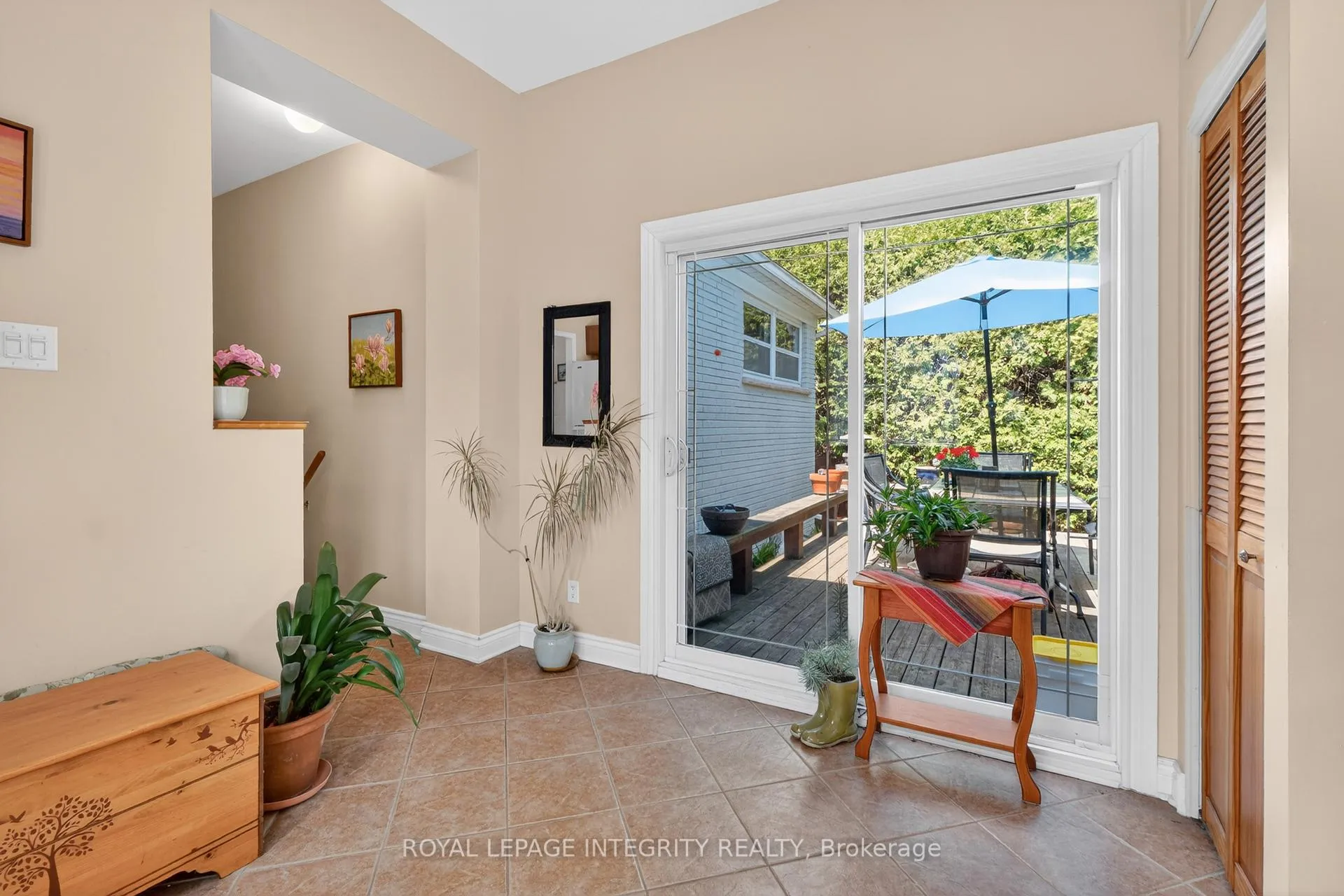 Photo 9 of 957 Blair Road, Ottawa, Cardinal Heights — HOMEH
