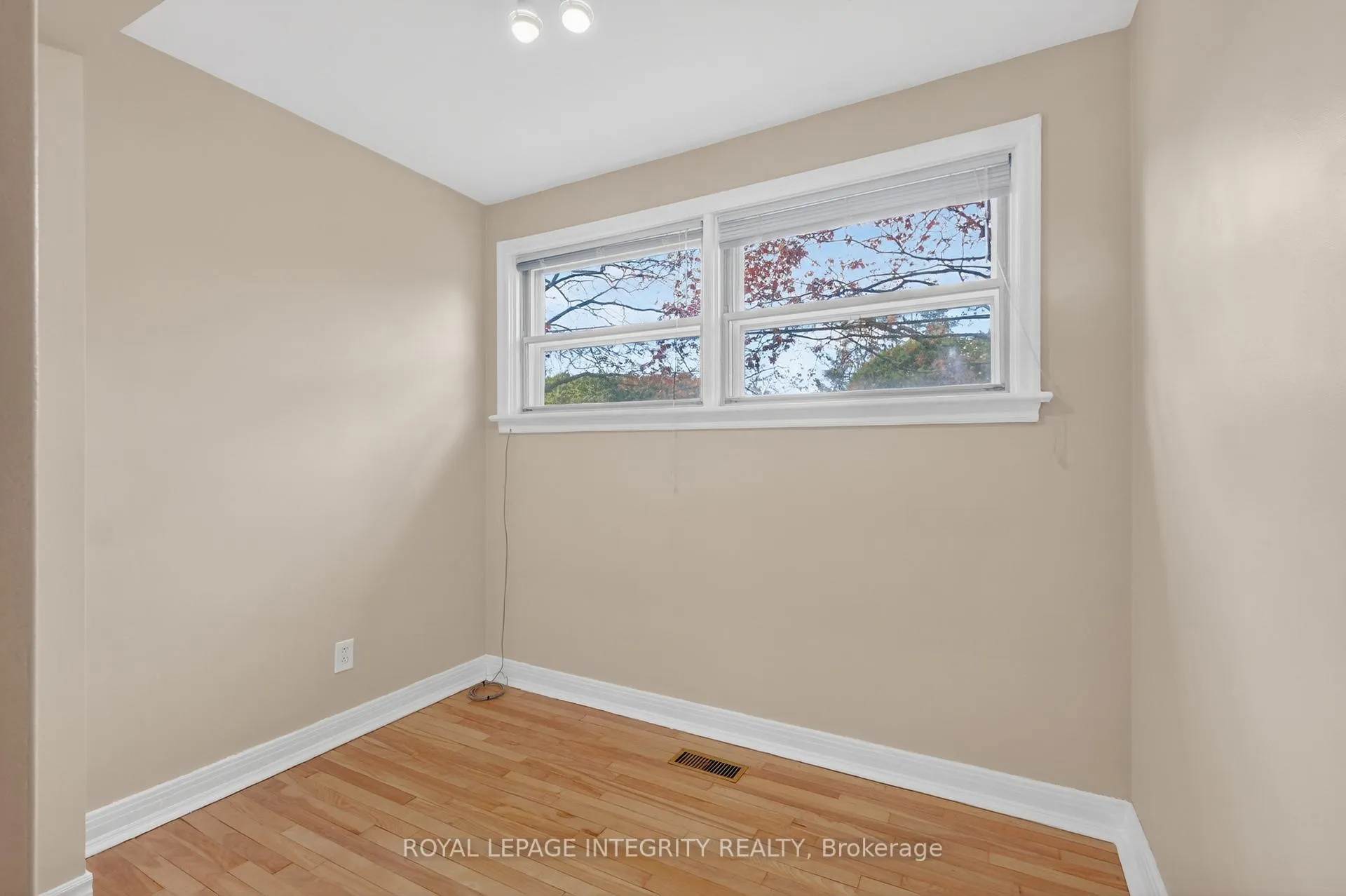 Photo 19 of 957 Blair Road, Ottawa, Cardinal Heights — HOMEH
