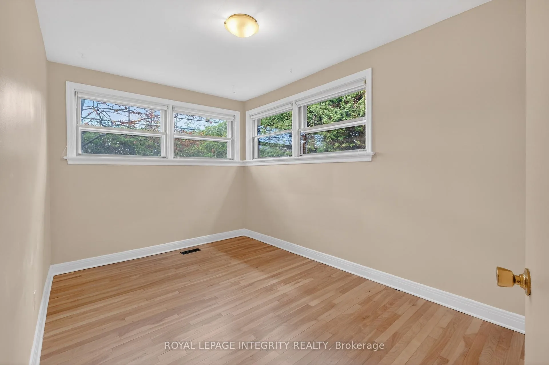 Photo 21 of 957 Blair Road, Ottawa, Cardinal Heights — HOMEH