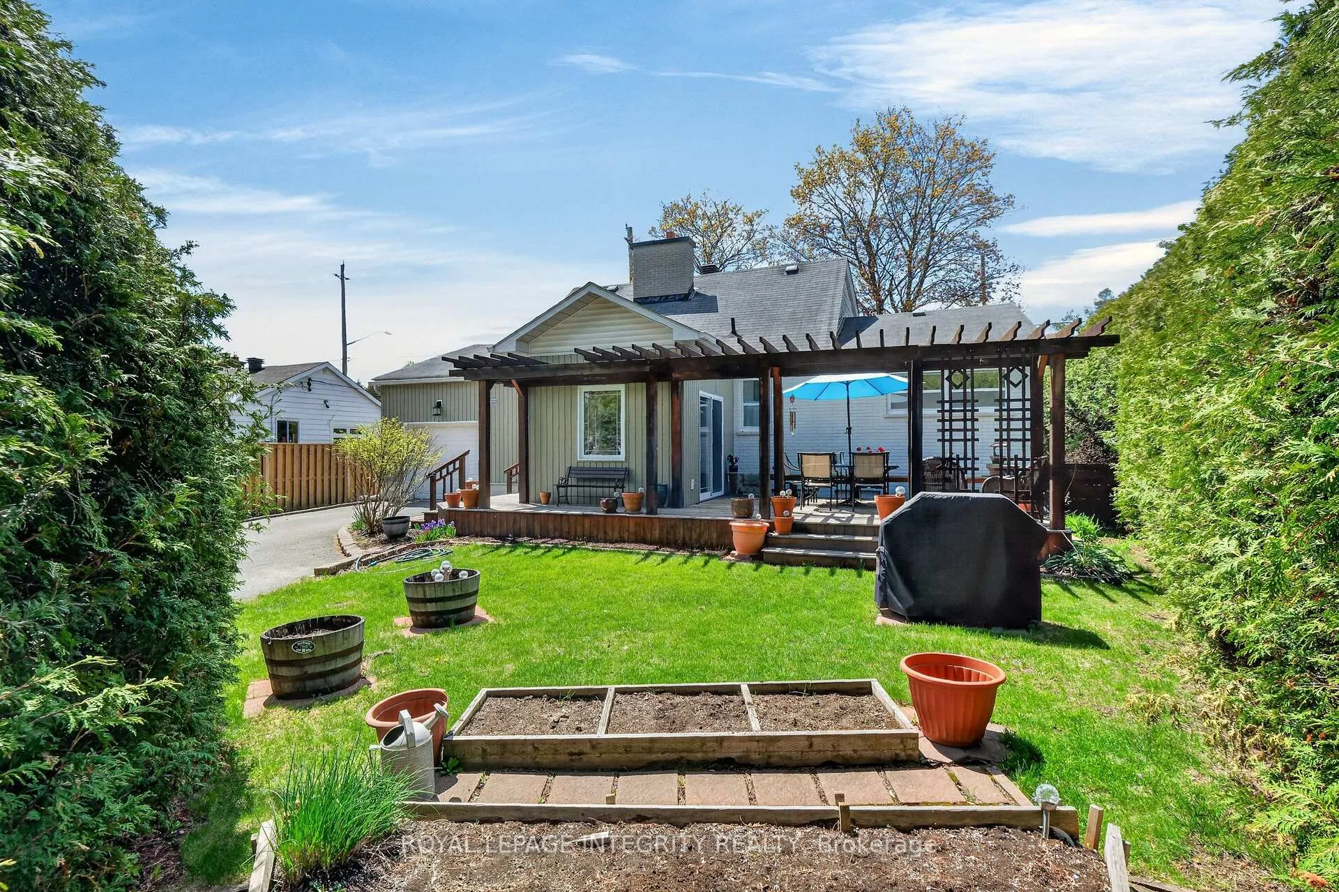 Photo 38 of 957 Blair Road, Ottawa, Cardinal Heights — HOMEH