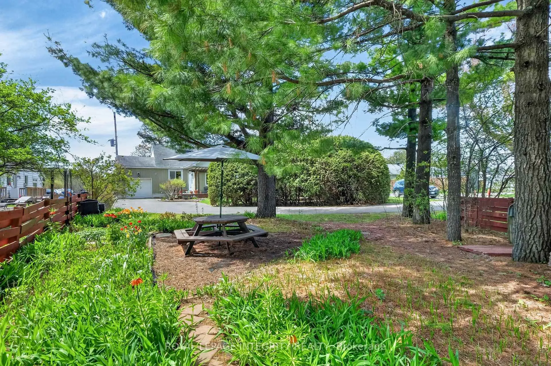 Photo 44 of 957 Blair Road, Ottawa, Cardinal Heights — HOMEH