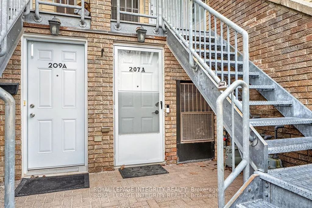Photo 2 of Unit A, 207 Woodfield Drive, Ottawa, Tanglewood — HOMEH