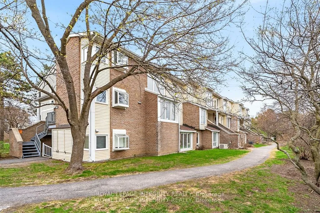 Photo 3 of Unit A, 207 Woodfield Drive, Ottawa, Tanglewood — HOMEH