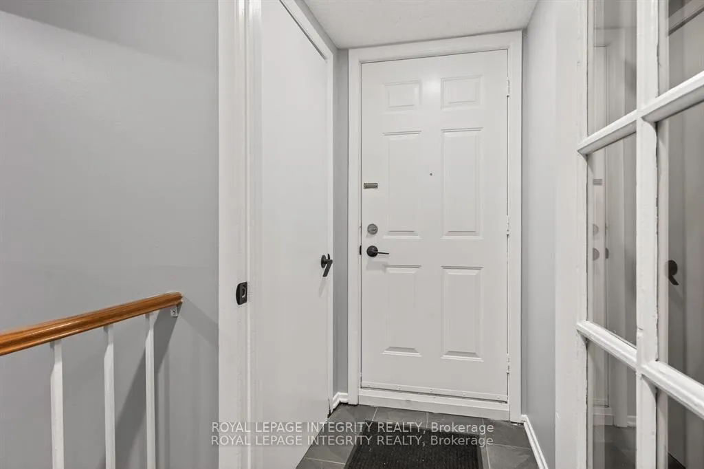 Photo 4 of Unit A, 207 Woodfield Drive, Ottawa, Tanglewood — HOMEH