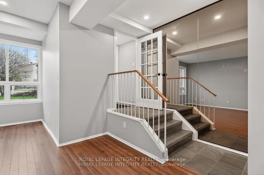 Photo 5 of Unit A, 207 Woodfield Drive, Ottawa, Tanglewood — HOMEH