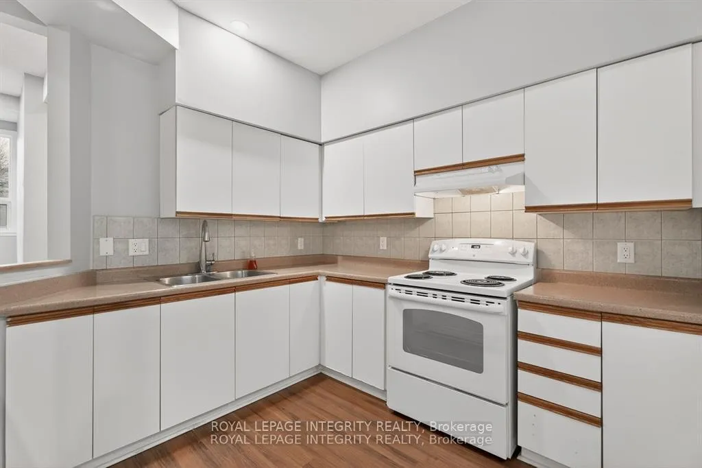 Photo 15 of Unit A, 207 Woodfield Drive, Ottawa, Tanglewood — HOMEH