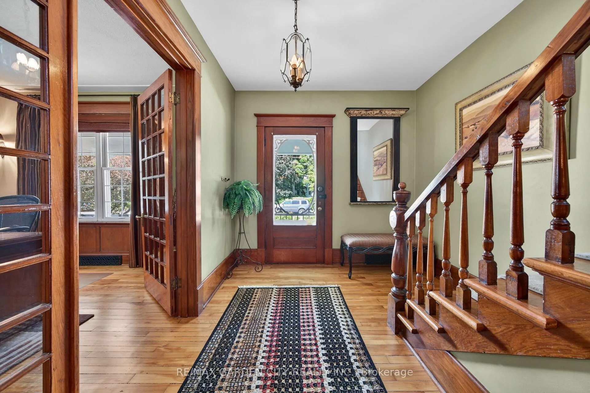 Photo 10 of 24-26 Maple Avenue, Grimsby, Grimsby East — HOMEH