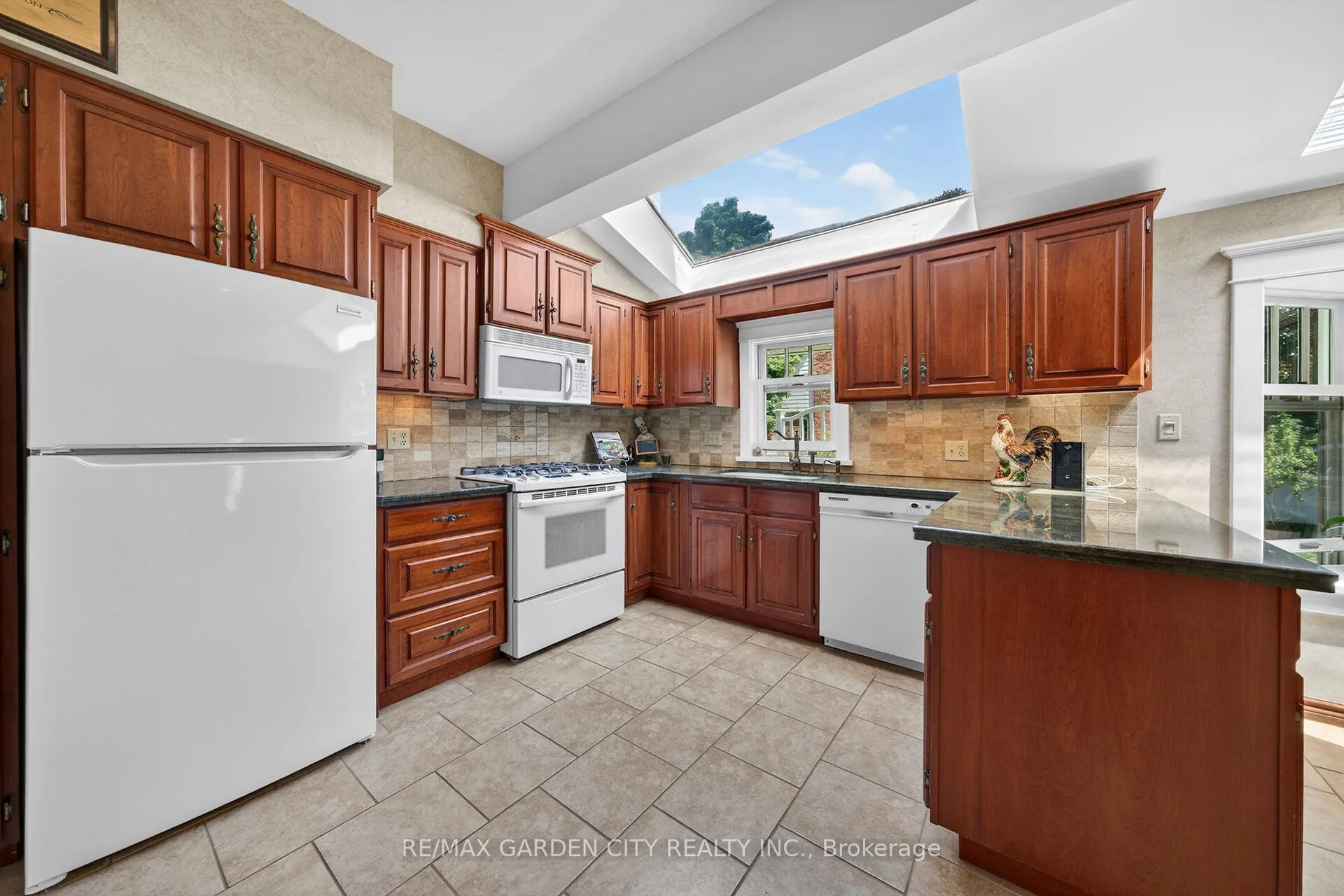 Photo 21 of 24-26 Maple Avenue, Grimsby, Grimsby East — HOMEH