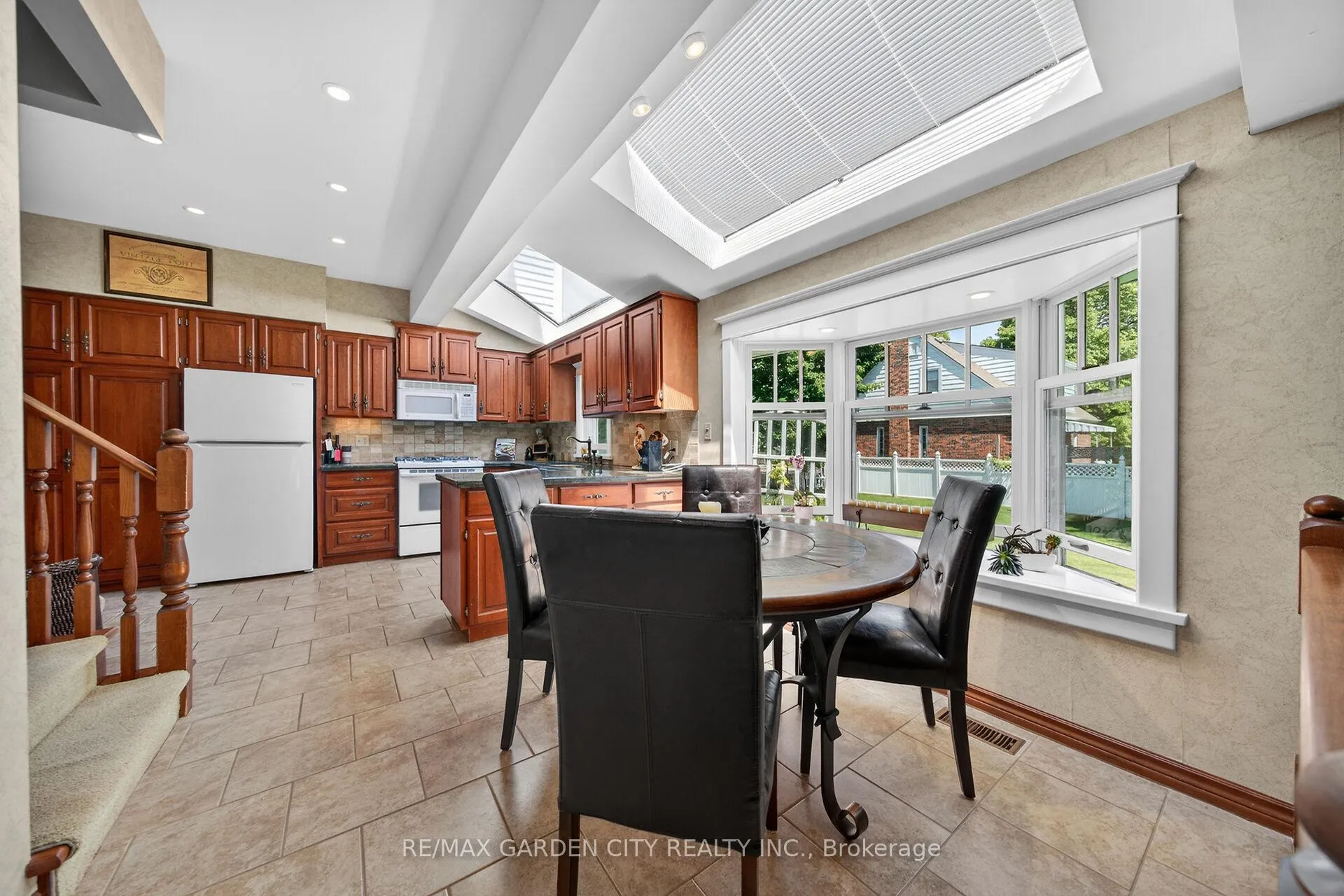 Photo 25 of 24-26 Maple Avenue, Grimsby, Grimsby East — HOMEH