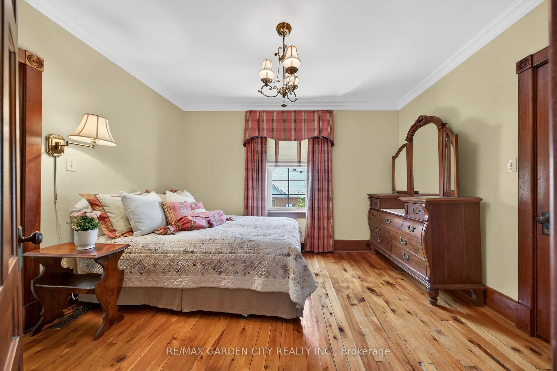 Photo 34 of 24-26 Maple Avenue, Grimsby, Grimsby East — HOMEH