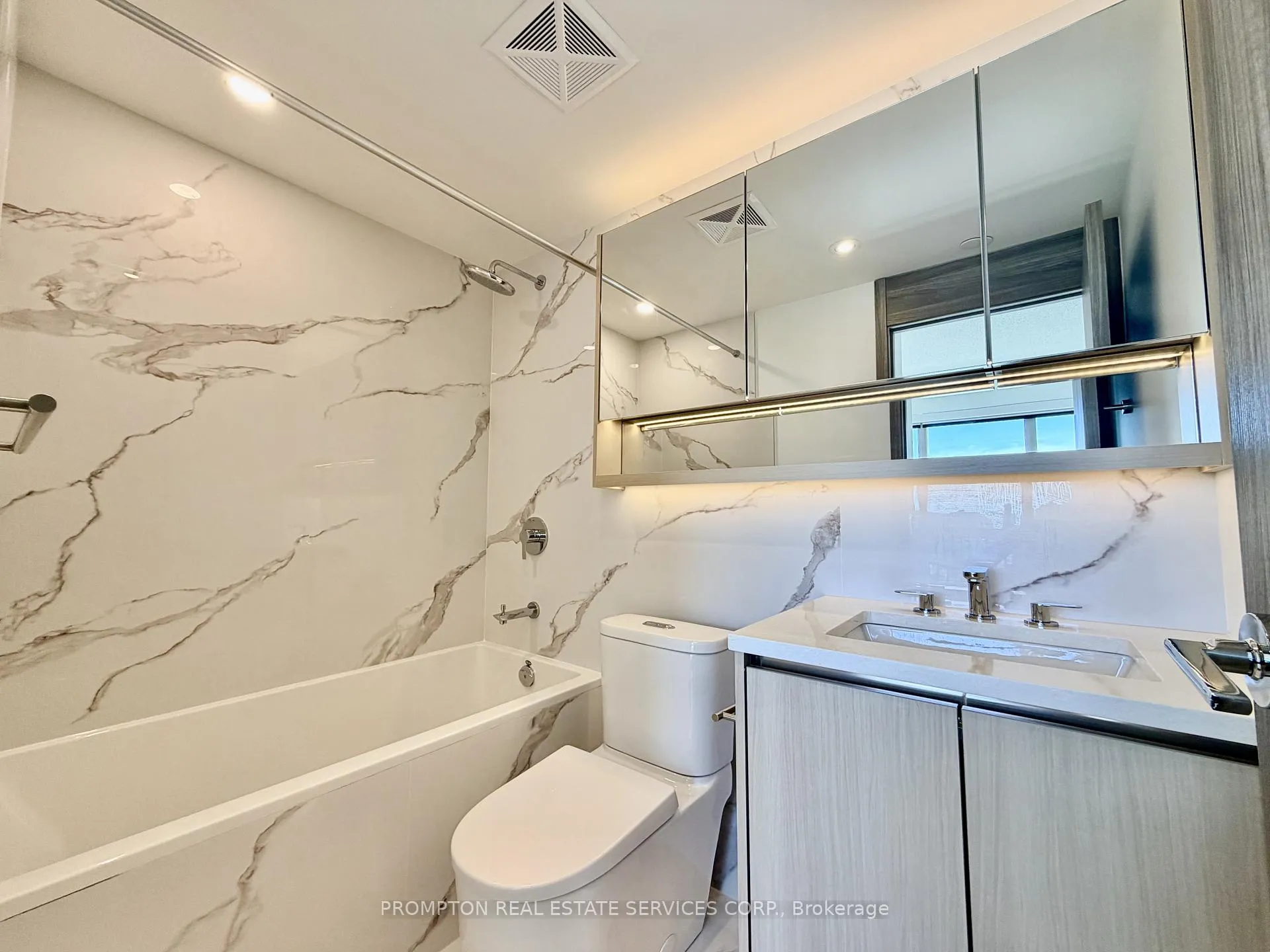 Photo 6 of Unit 1216, 75 Billes Heights, North York, Bayview Village — HOMEH