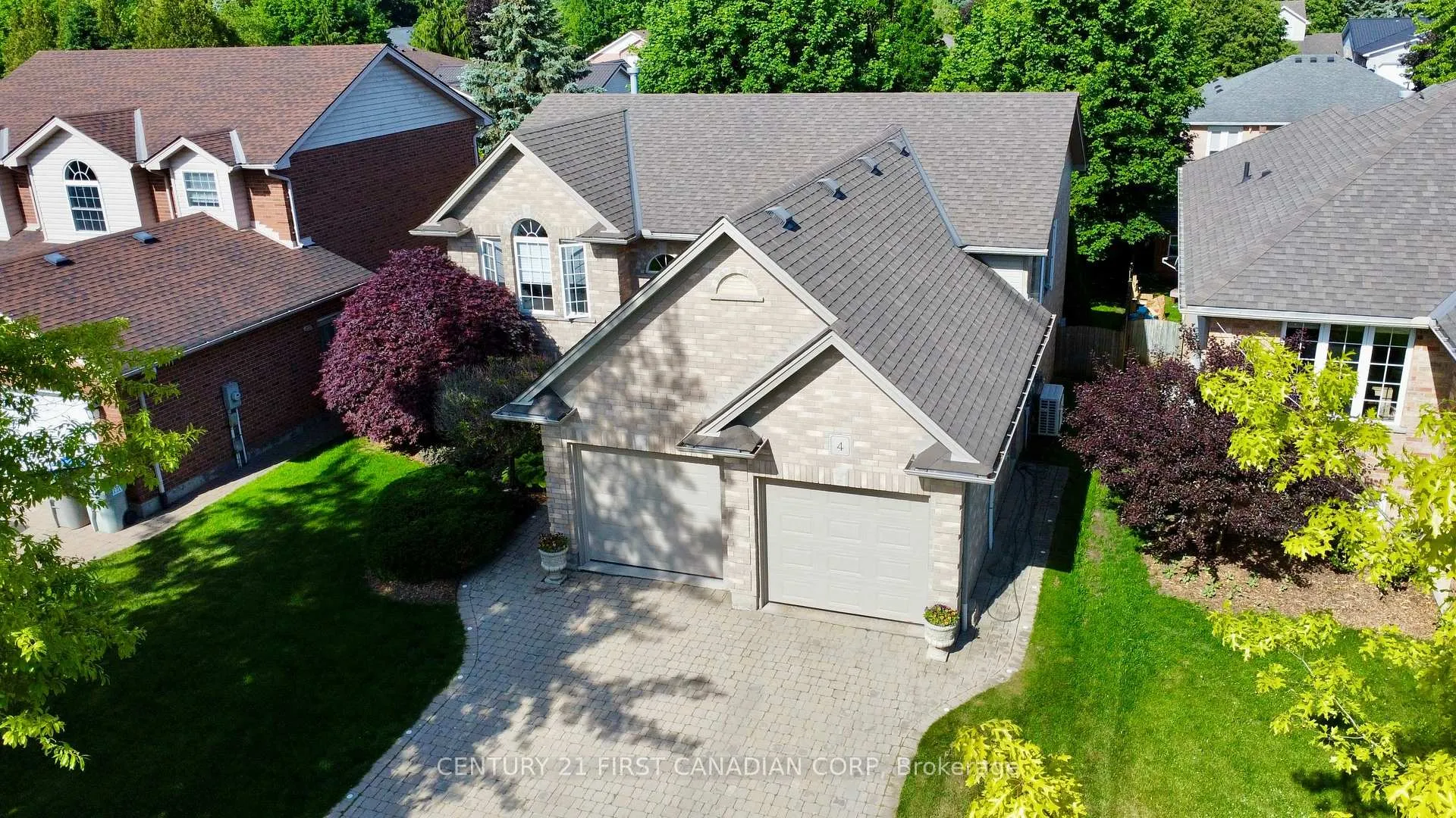 Front of 4 Oakwood Court