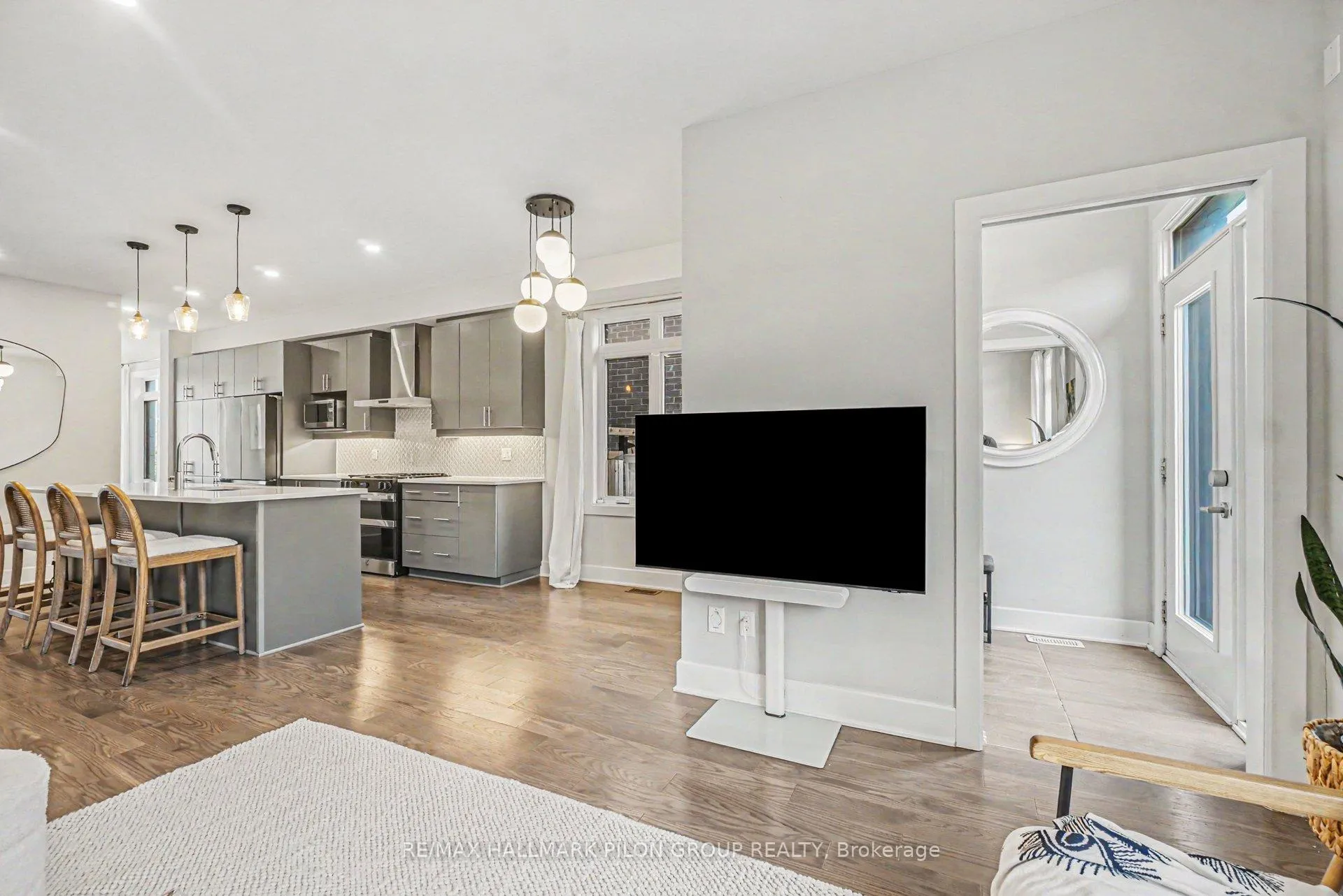 Photo 6 of 618 Mikinak Road, Ottawa, CFB Rockcliffe and Area — HOMEH