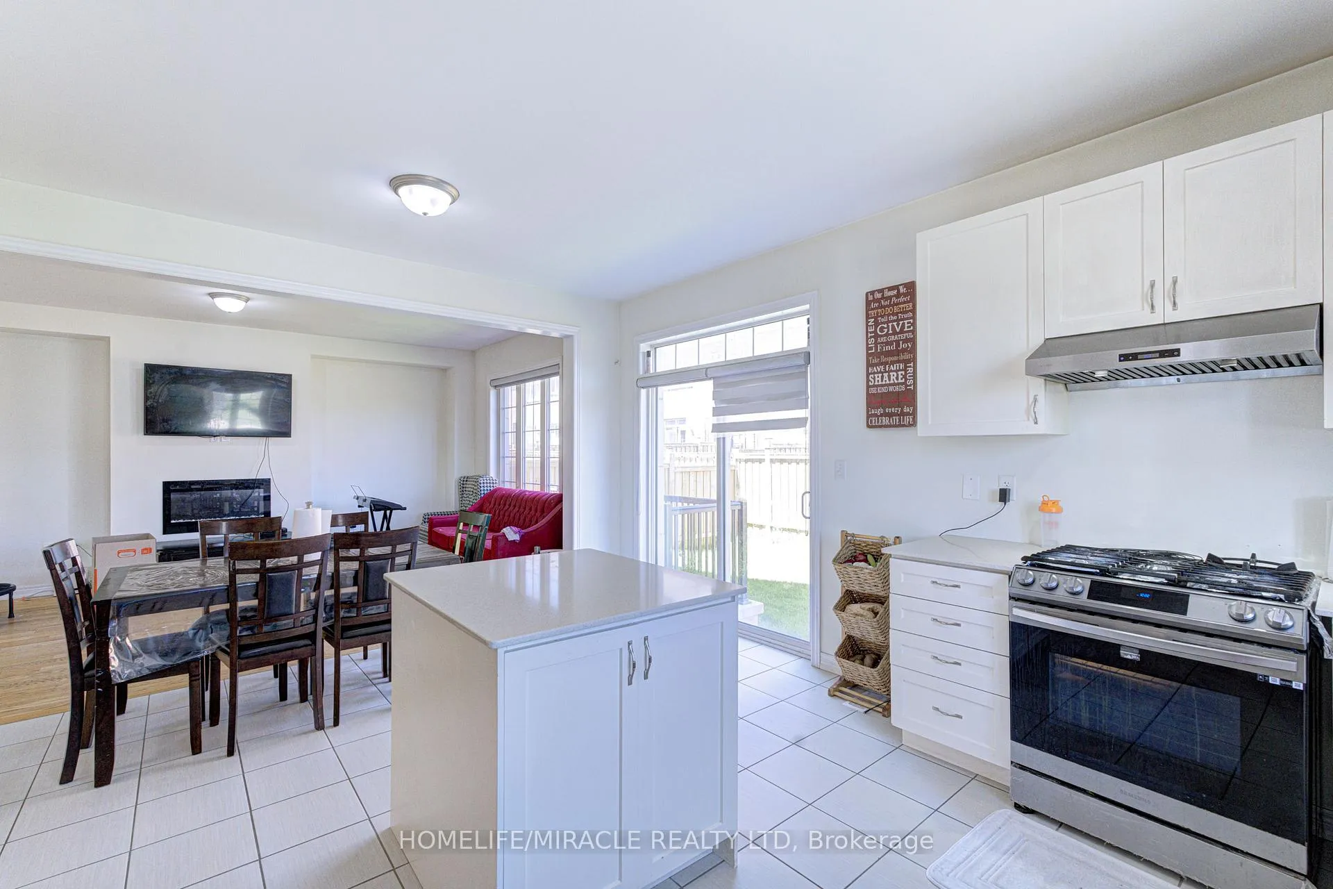 Photo 15 of 566 Brisdale Drive, Brampton, Northwest Brampton — HOMEH