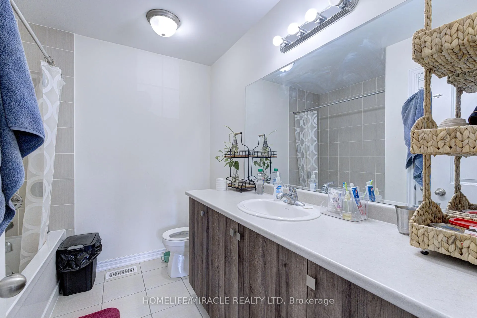 Photo 28 of 566 Brisdale Drive, Brampton, Northwest Brampton — HOMEH