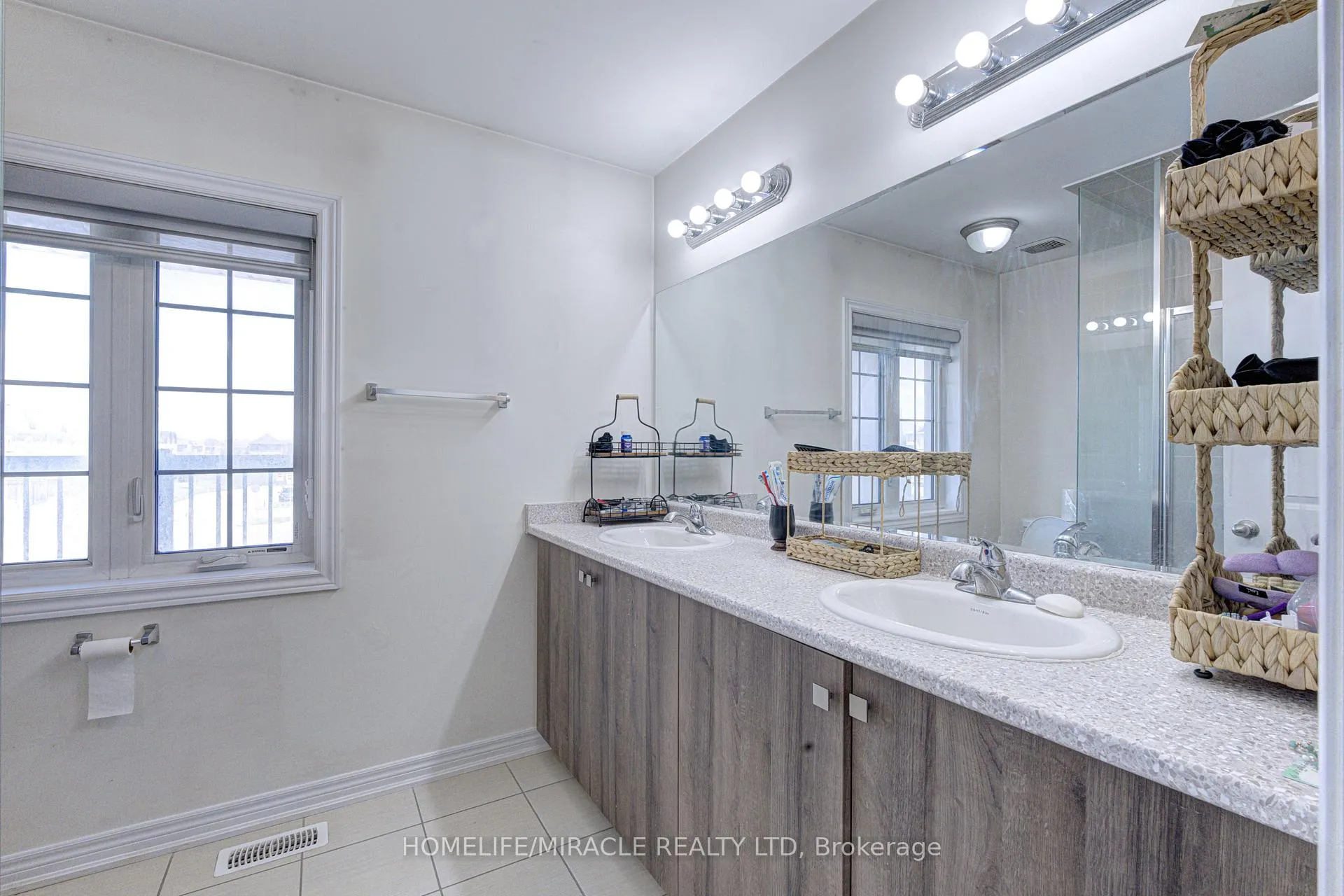 Photo 32 of 566 Brisdale Drive, Brampton, Northwest Brampton — HOMEH