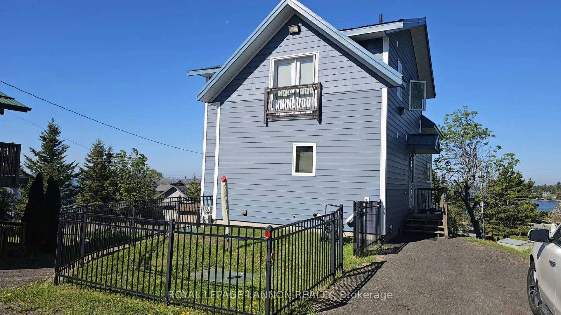 Photo of 706 East Green Bay Road