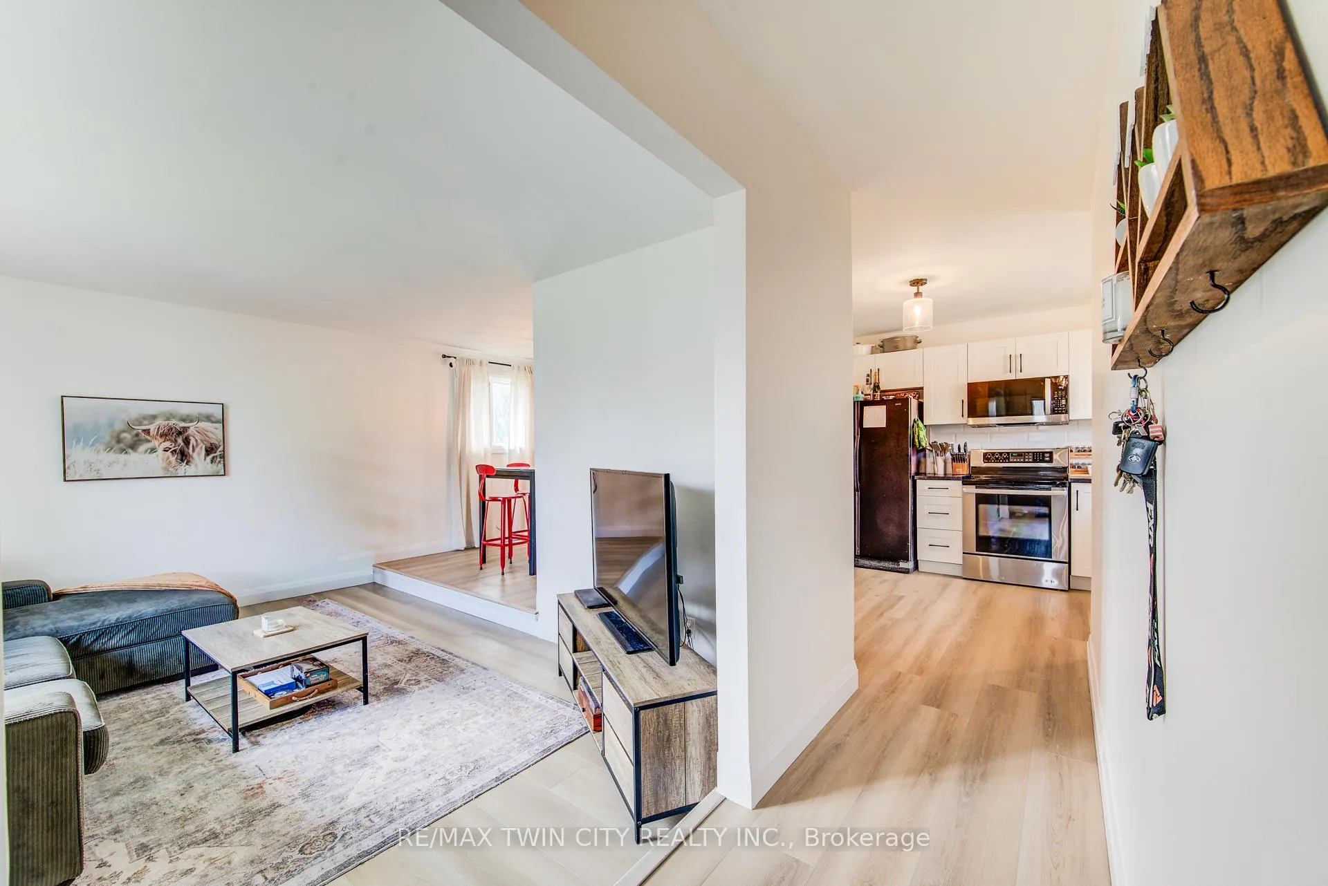 Photo 6 of 183 Dinison Crescent, Kitchener, Laurentian Hills — HOMEH