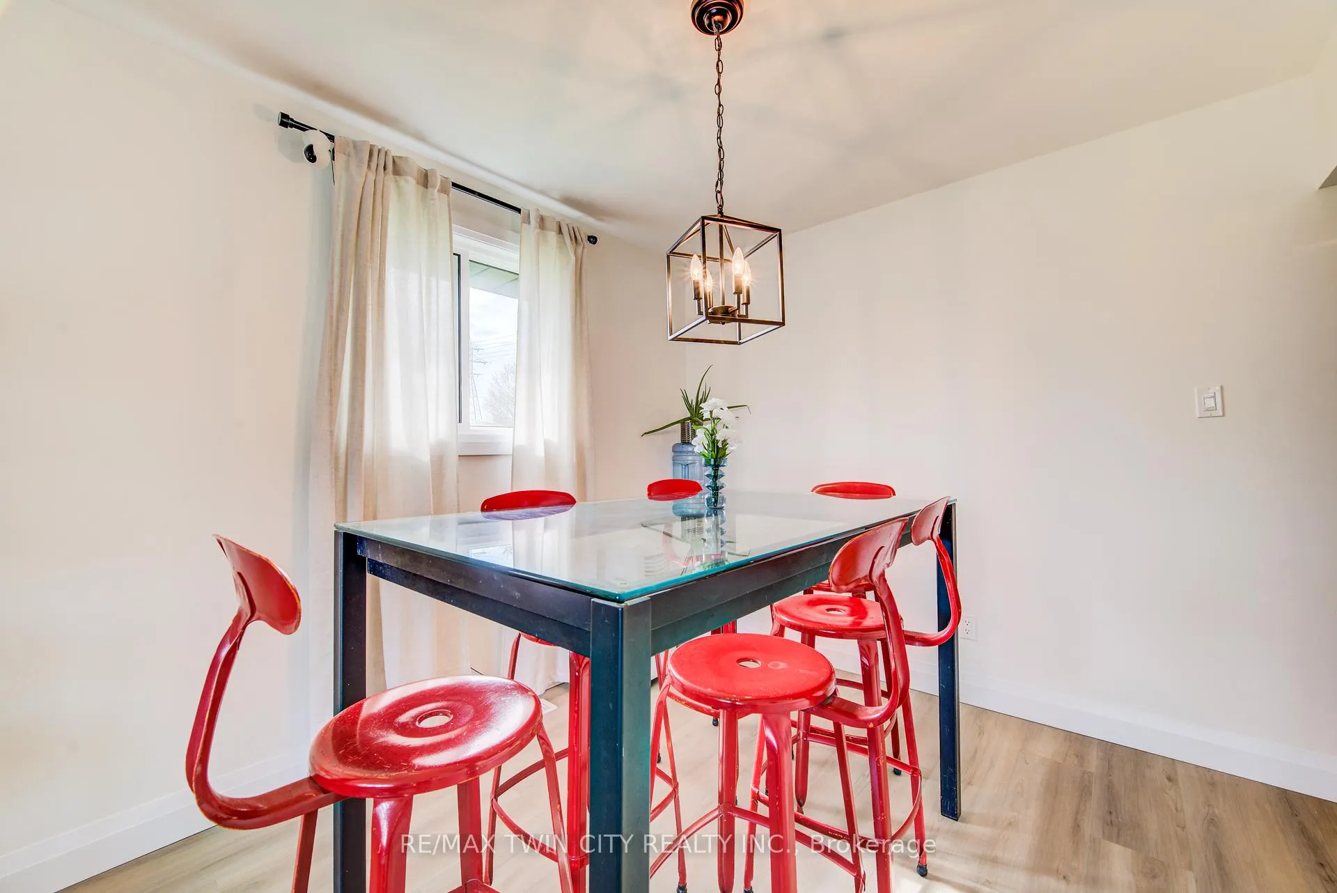 Photo 10 of 183 Dinison Crescent, Kitchener, Laurentian Hills — HOMEH