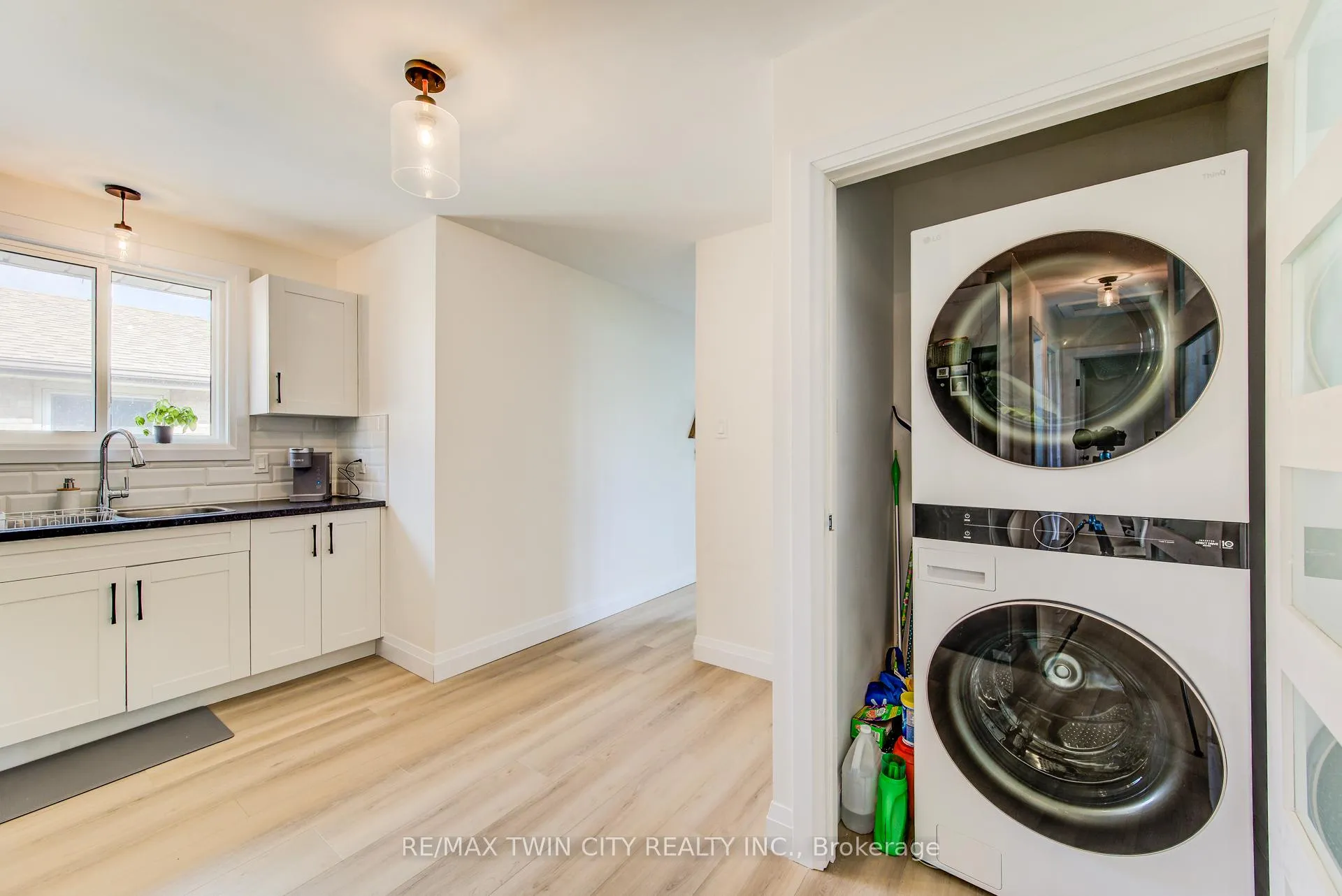Photo 14 of 183 Dinison Crescent, Kitchener, Laurentian Hills — HOMEH