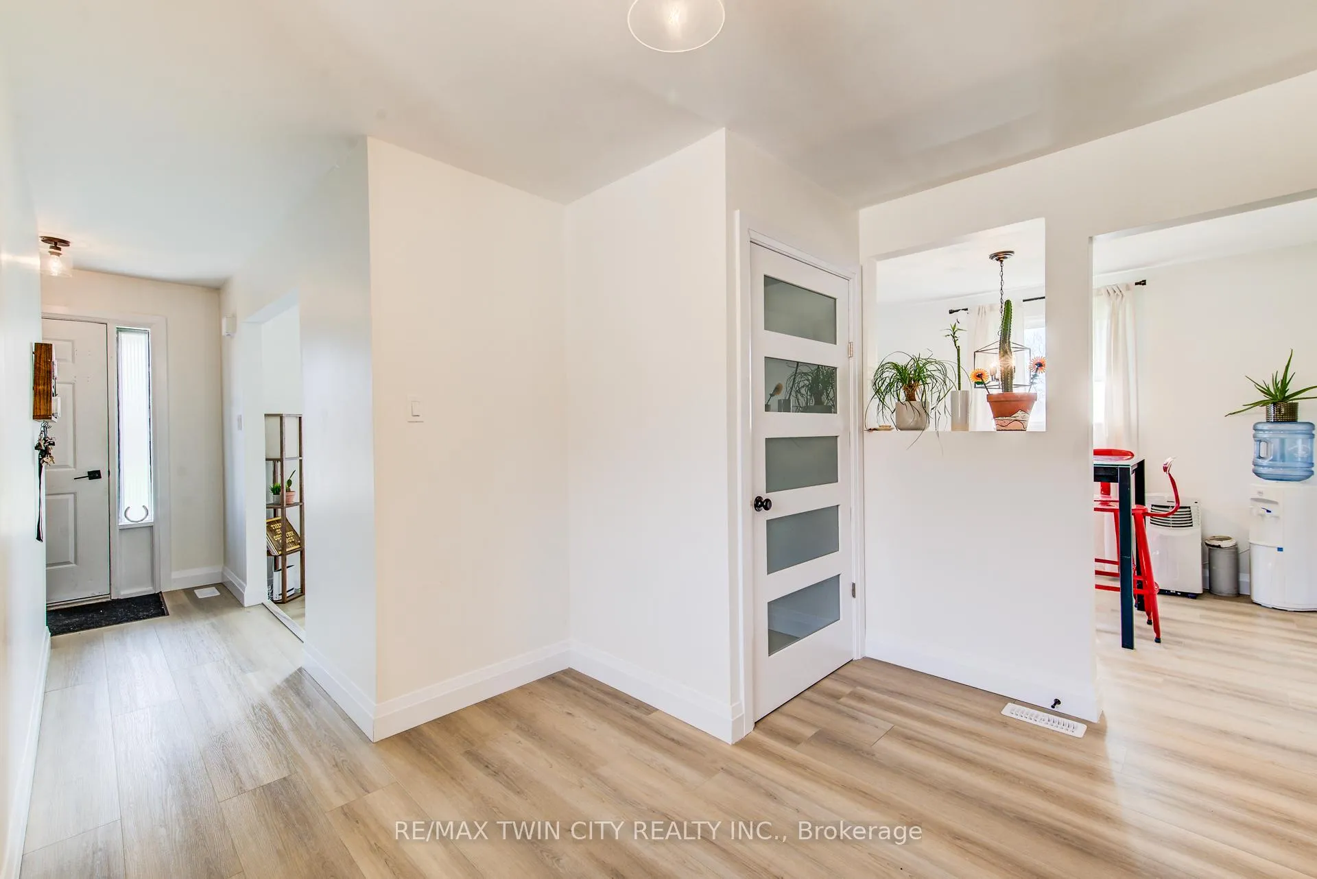 Photo 15 of 183 Dinison Crescent, Kitchener, Laurentian Hills — HOMEH