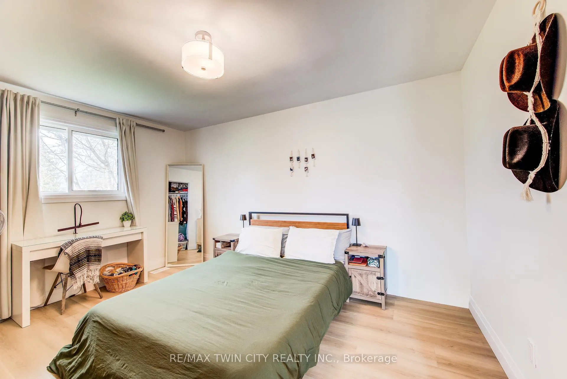 Photo 16 of 183 Dinison Crescent, Kitchener, Laurentian Hills — HOMEH