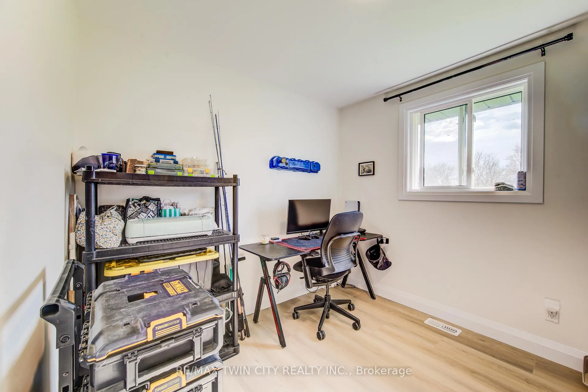 Photo 18 of 183 Dinison Crescent, Kitchener, Laurentian Hills — HOMEH