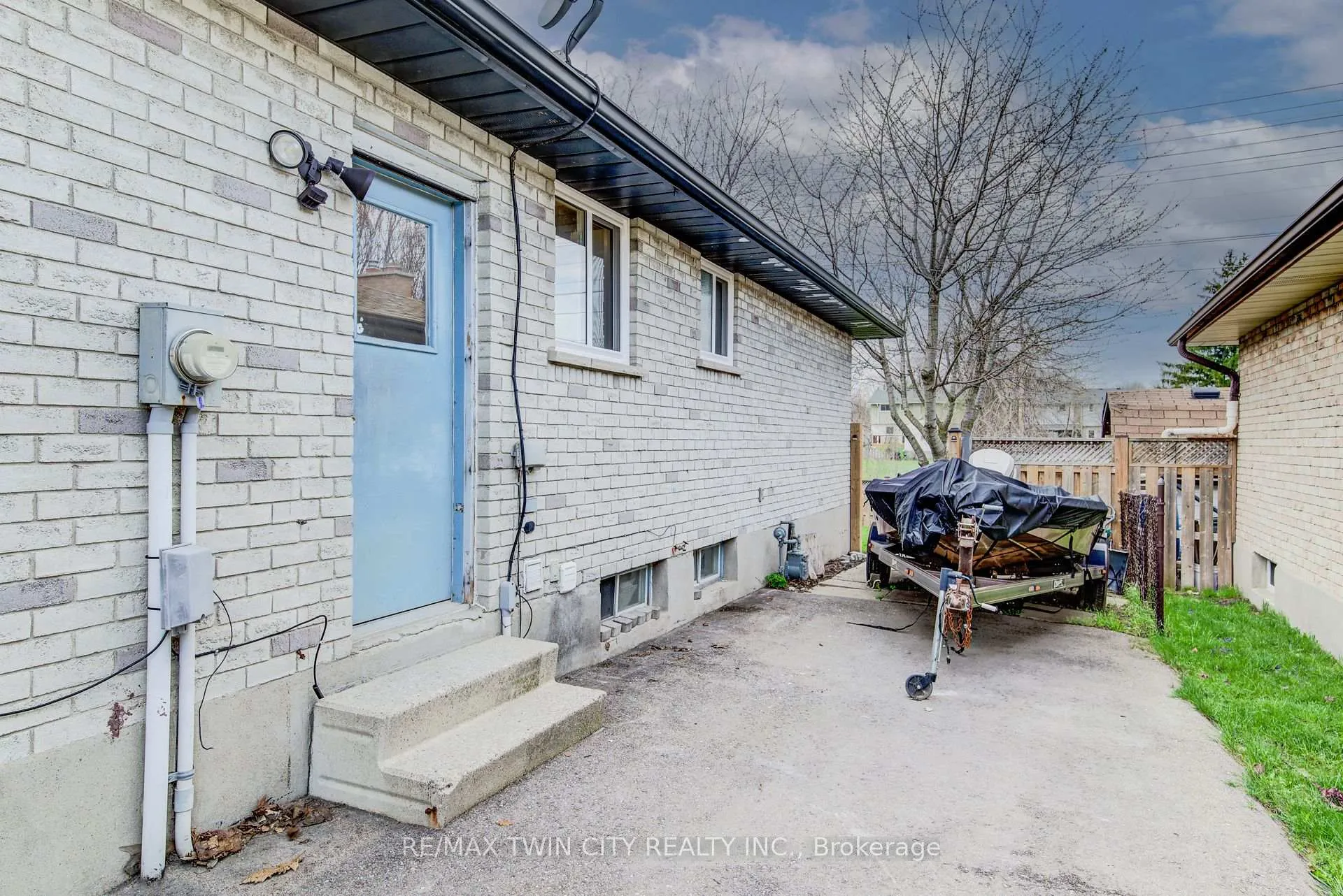 Photo 20 of 183 Dinison Crescent, Kitchener, Laurentian Hills — HOMEH