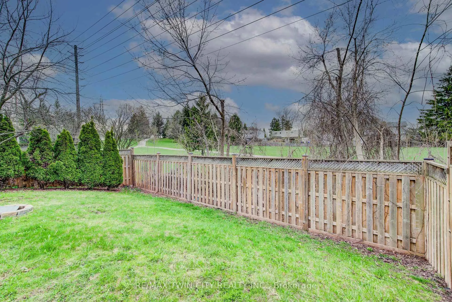 Photo 23 of 183 Dinison Crescent, Kitchener, Laurentian Hills — HOMEH