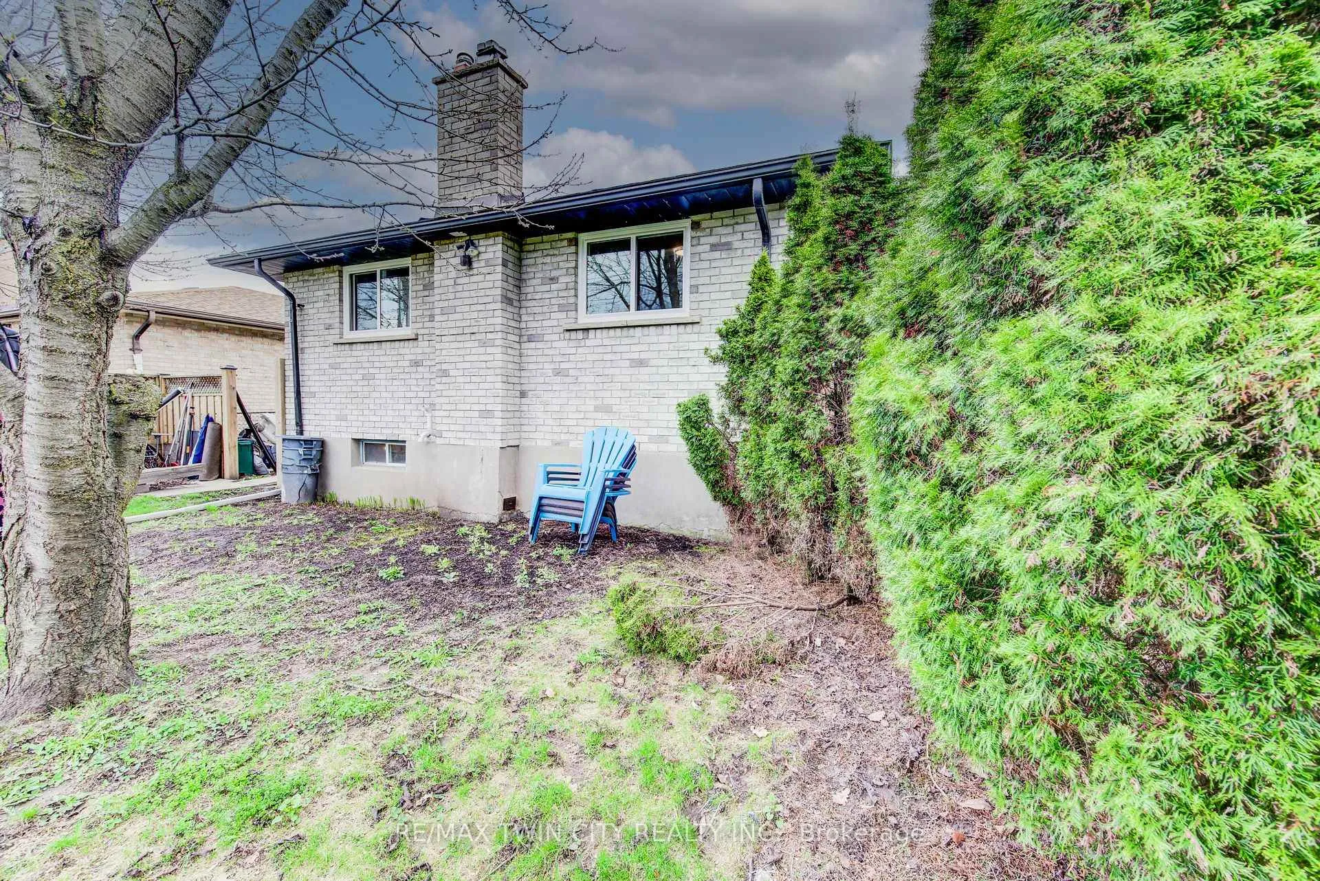 Photo 25 of 183 Dinison Crescent, Kitchener, Laurentian Hills — HOMEH