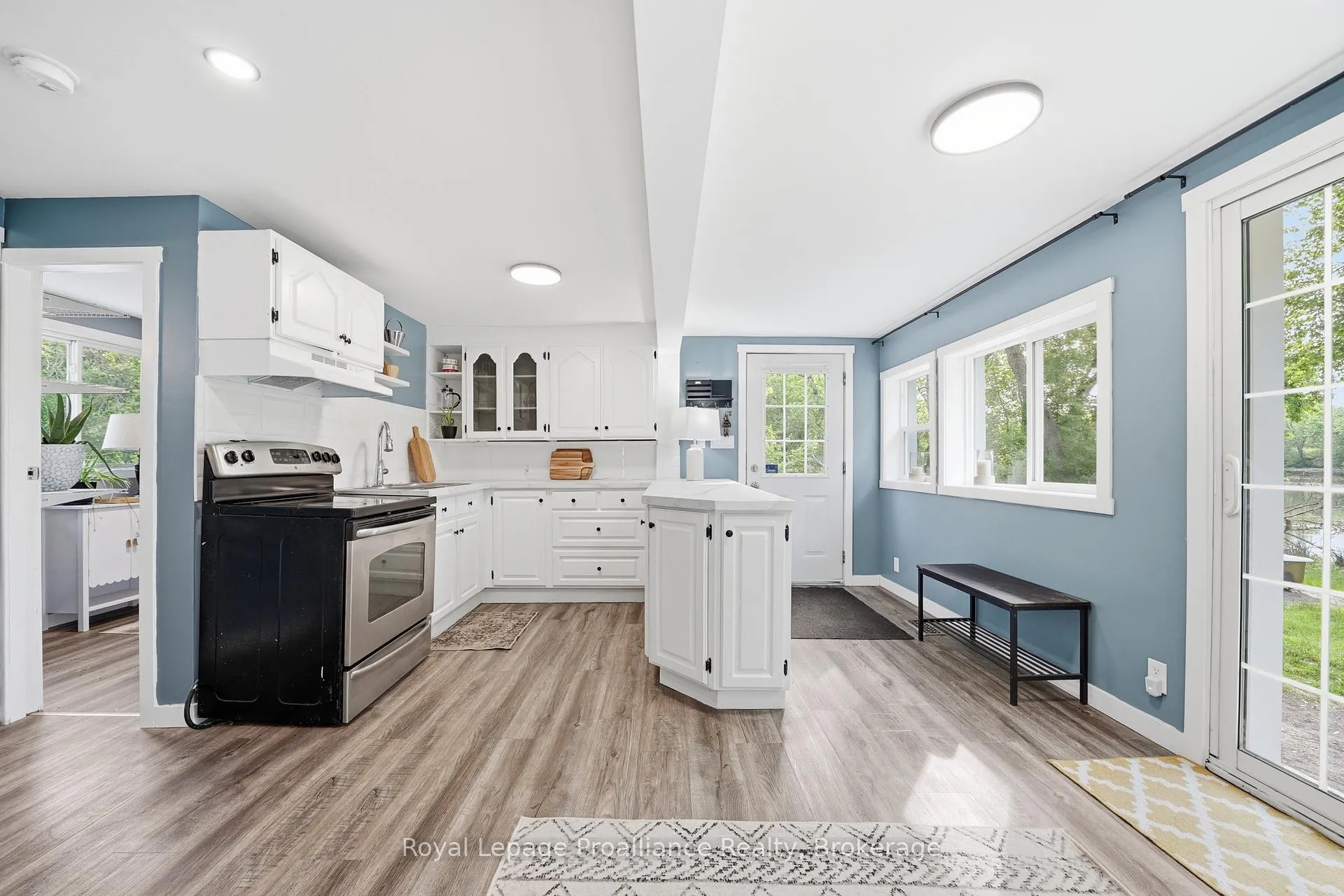 Photo 7 of 103 Sanctuary Lane, Belleville, Thurlow Ward — HOMEH