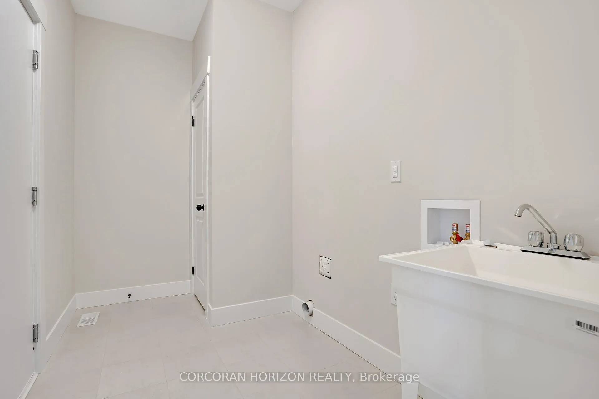 Photo 8 of 24 Moon Crescent, Cambridge, Blair Road — HOMEH