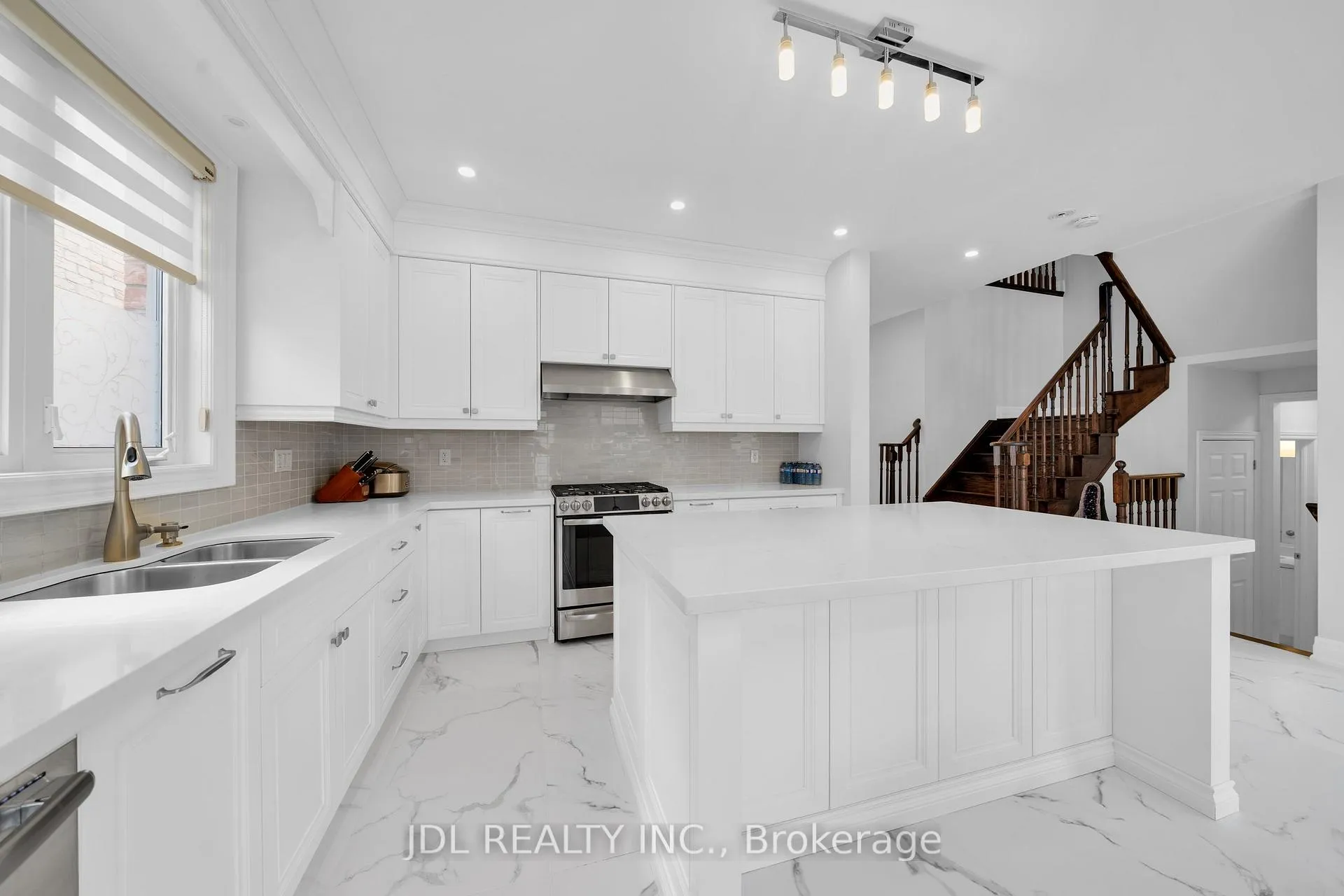 Photo 13 of 20 Thimbleweed Street, Markham, Wismer — HOMEH