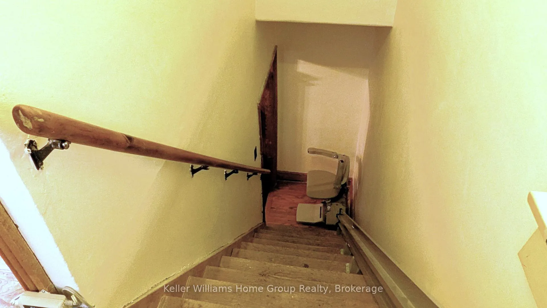 Photo 19 of 18 Powell Street W, Guelph, Exhibition Park — HOMEH