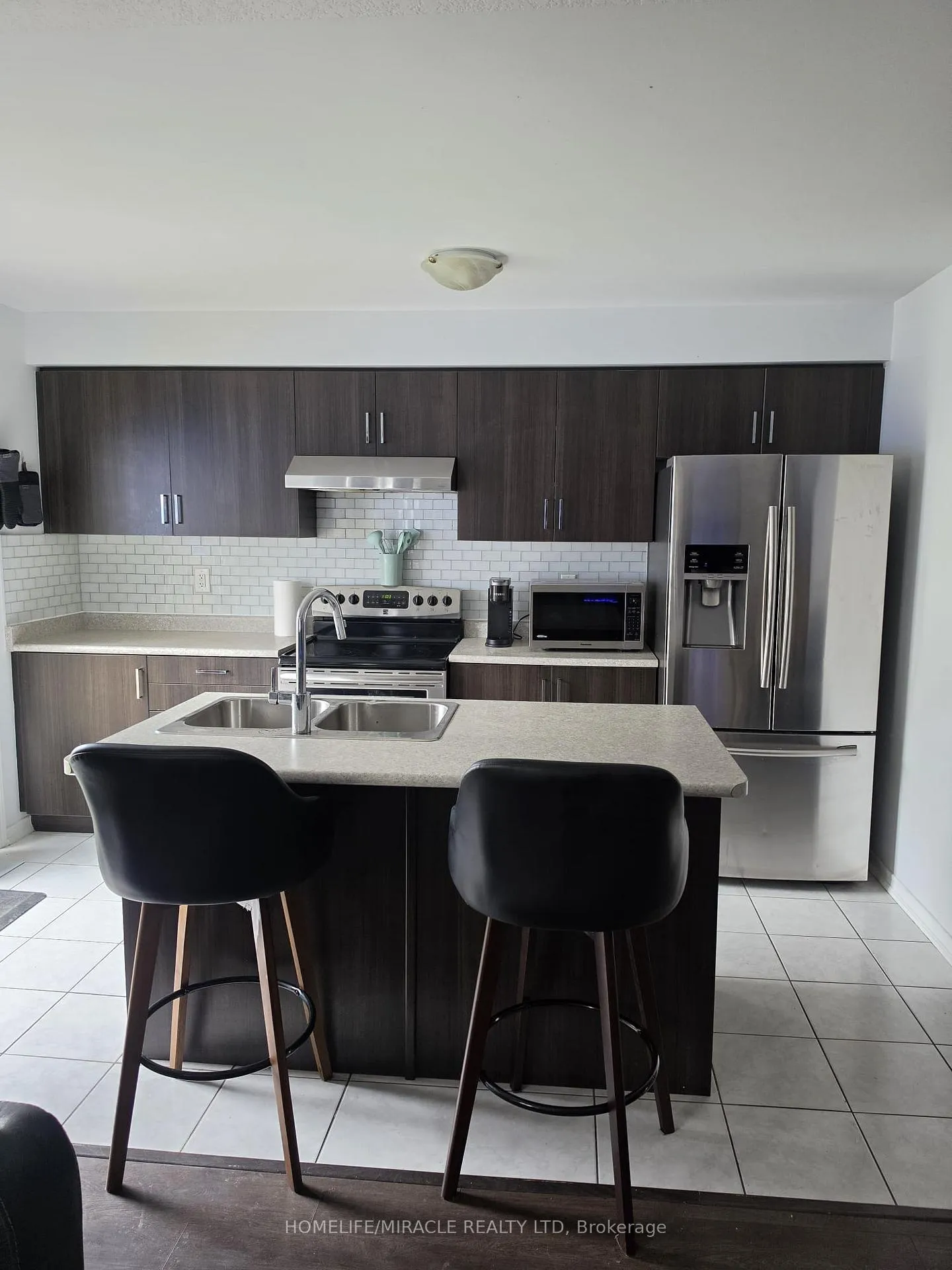 Photo 3 of 8250 Tulip Tree Drive, Niagara Falls, Brown — HOMEH