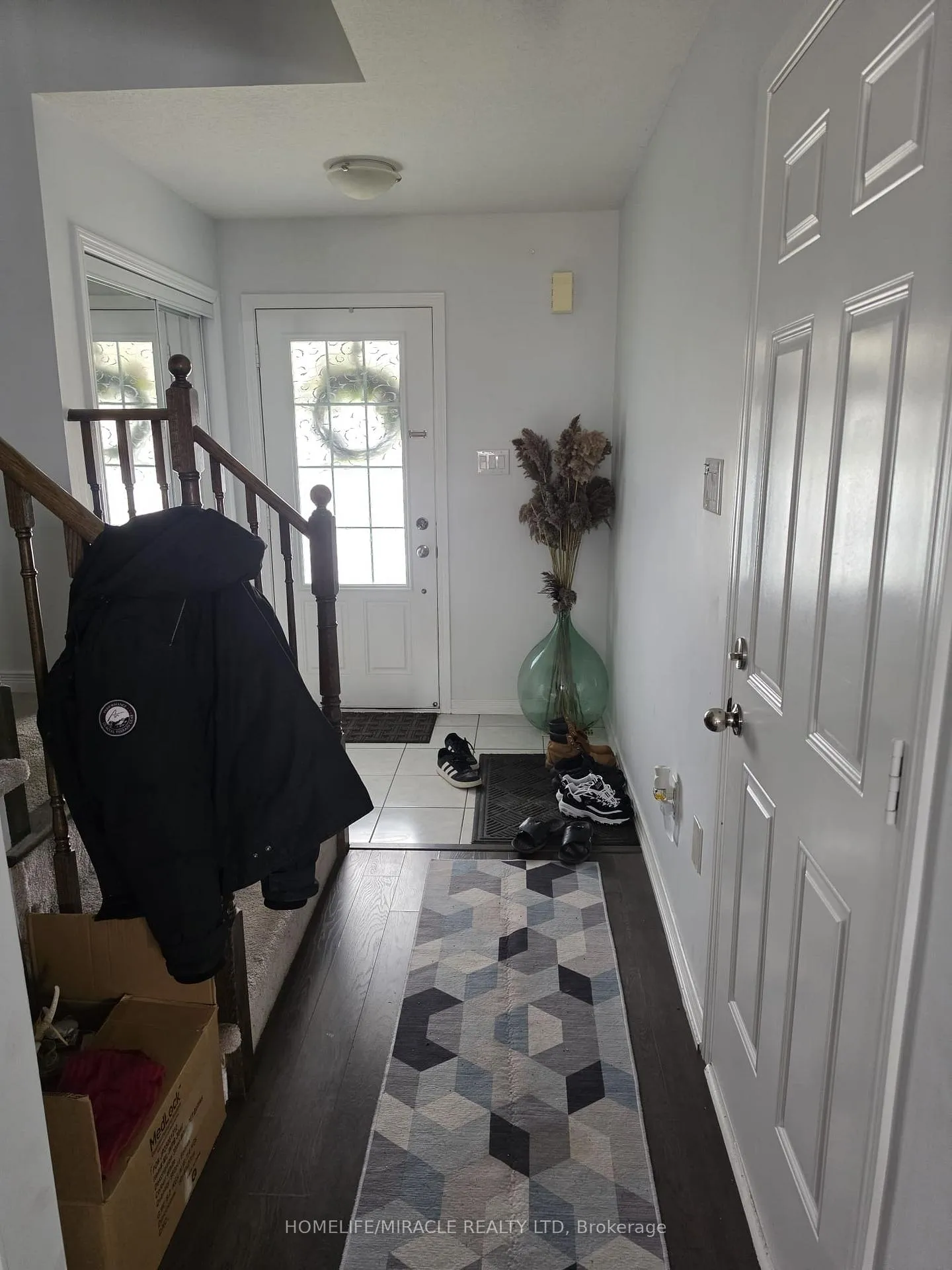 Photo 4 of 8250 Tulip Tree Drive, Niagara Falls, Brown — HOMEH