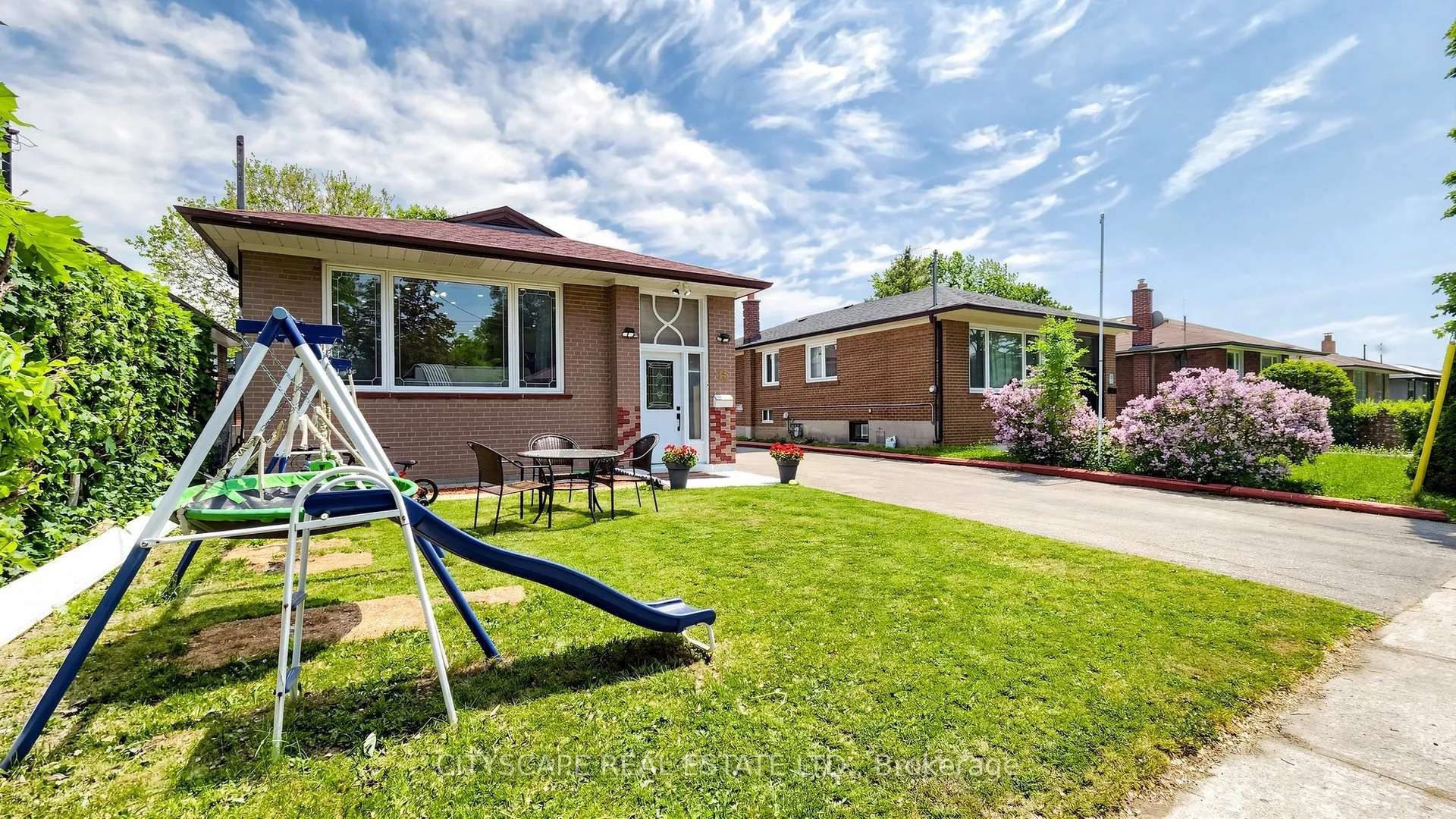 Photo 2 of 15 Barnes Crescent, Scarborough, Woburn — HOMEH